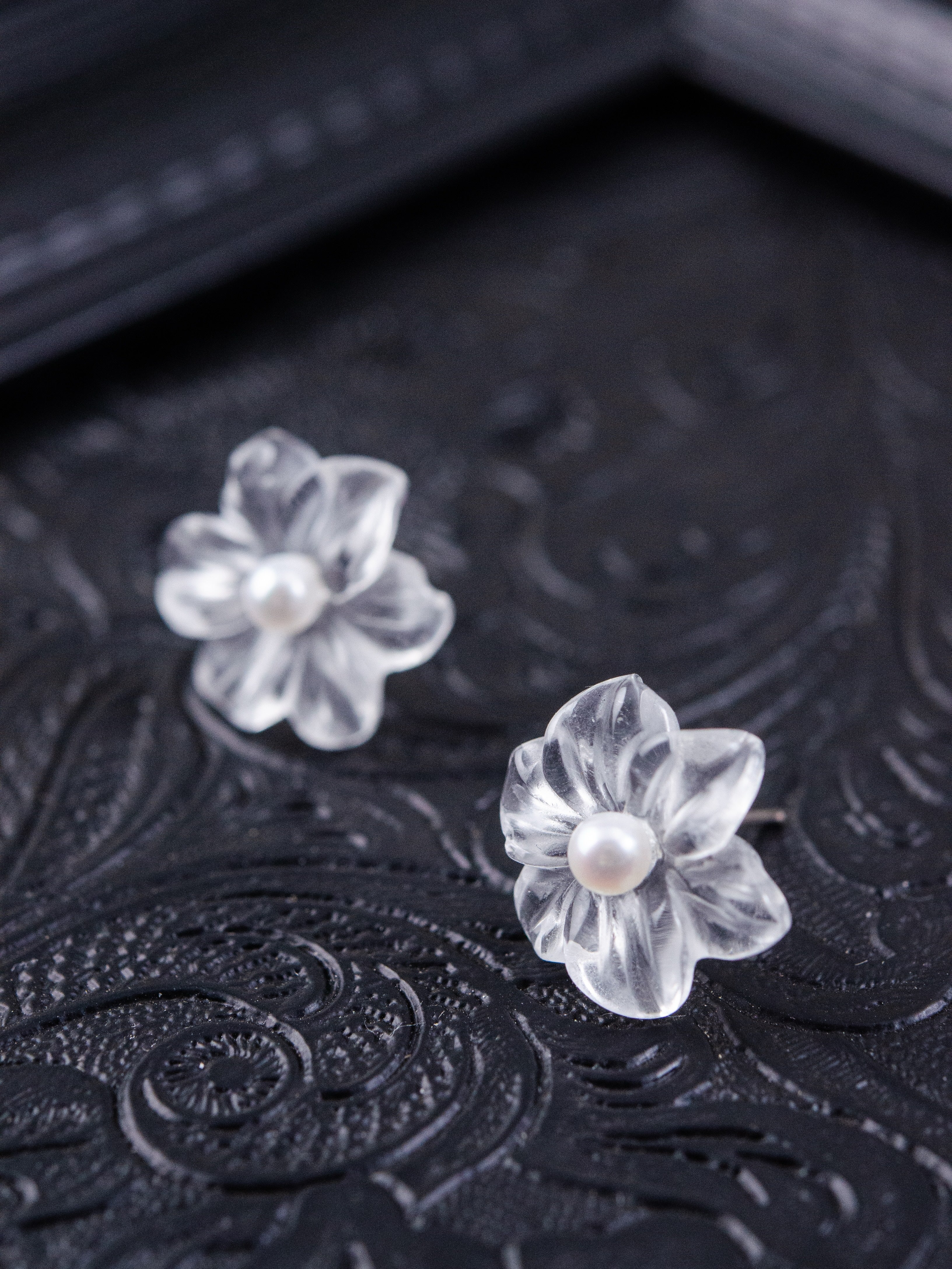 天然石 水晶 彫刻 ディテール 透明感 拡大 花びら