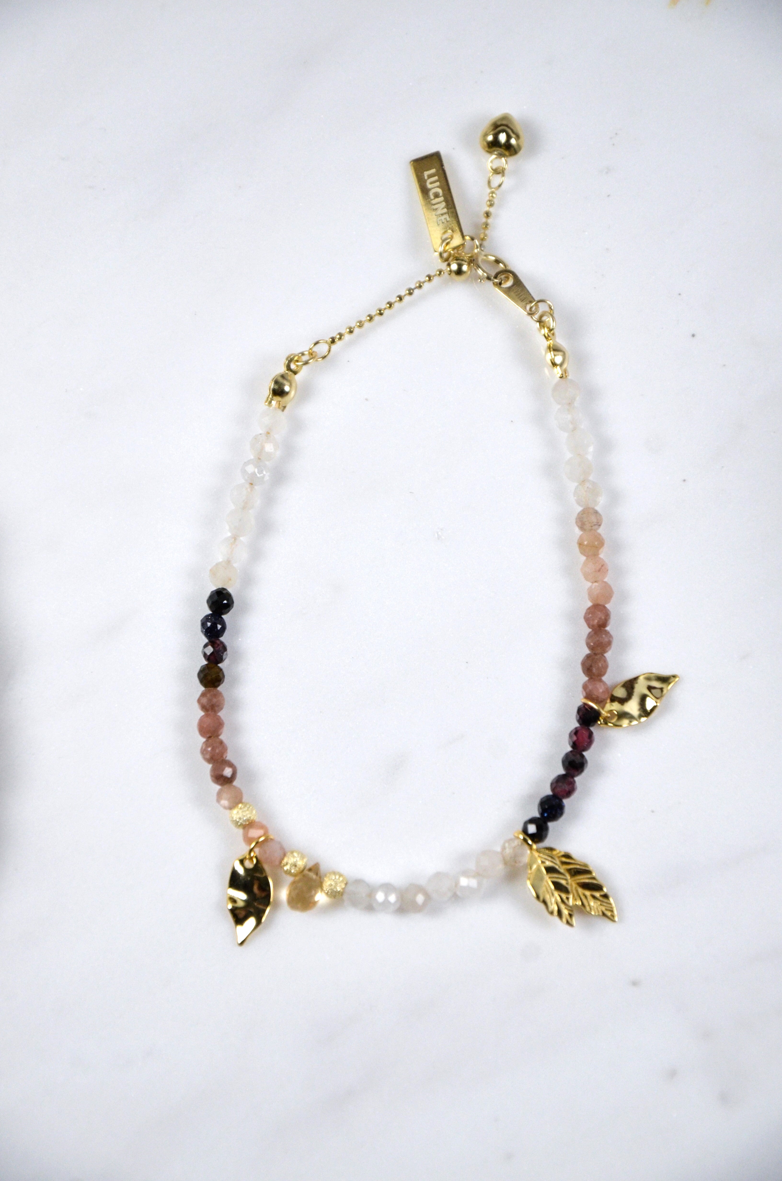 天然石ブレスレット 平置き 白背景 商品全体図 サイズ調整可能なチェーン