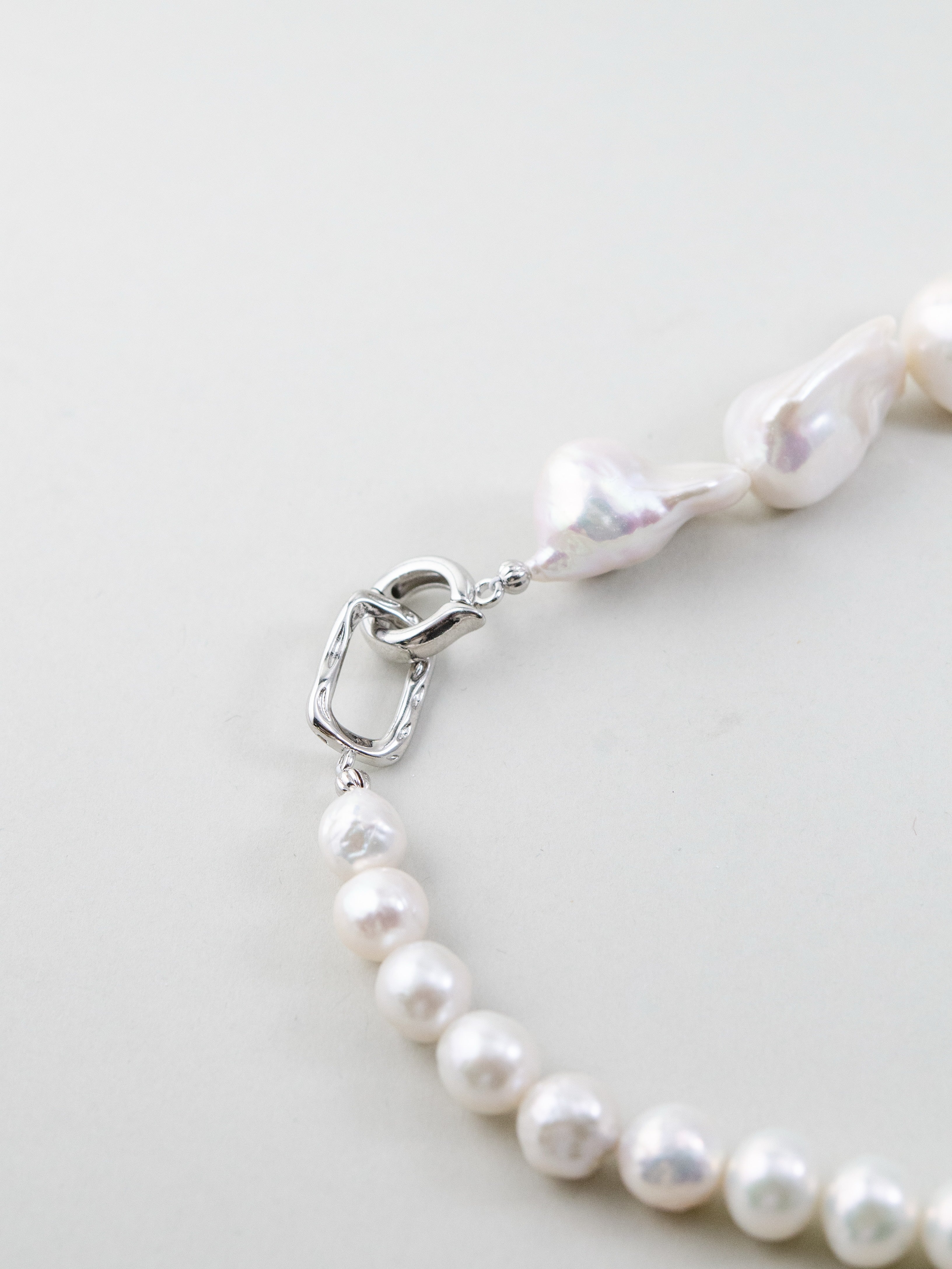 ネックレス 留め具詳細 着脱しやすいマンテル金具