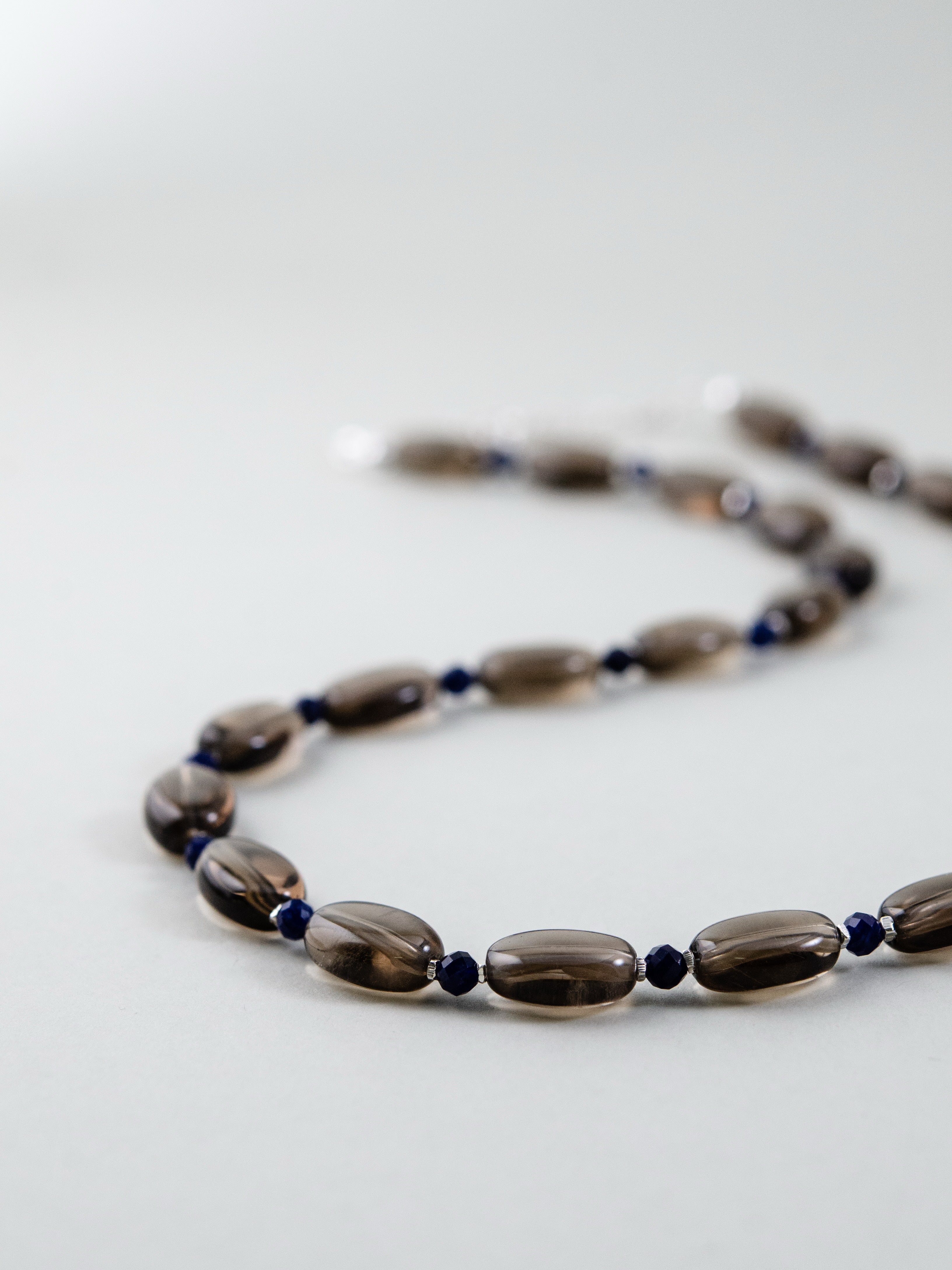 ネックレス 着用 準備 仕草 普段使い アクセサリー