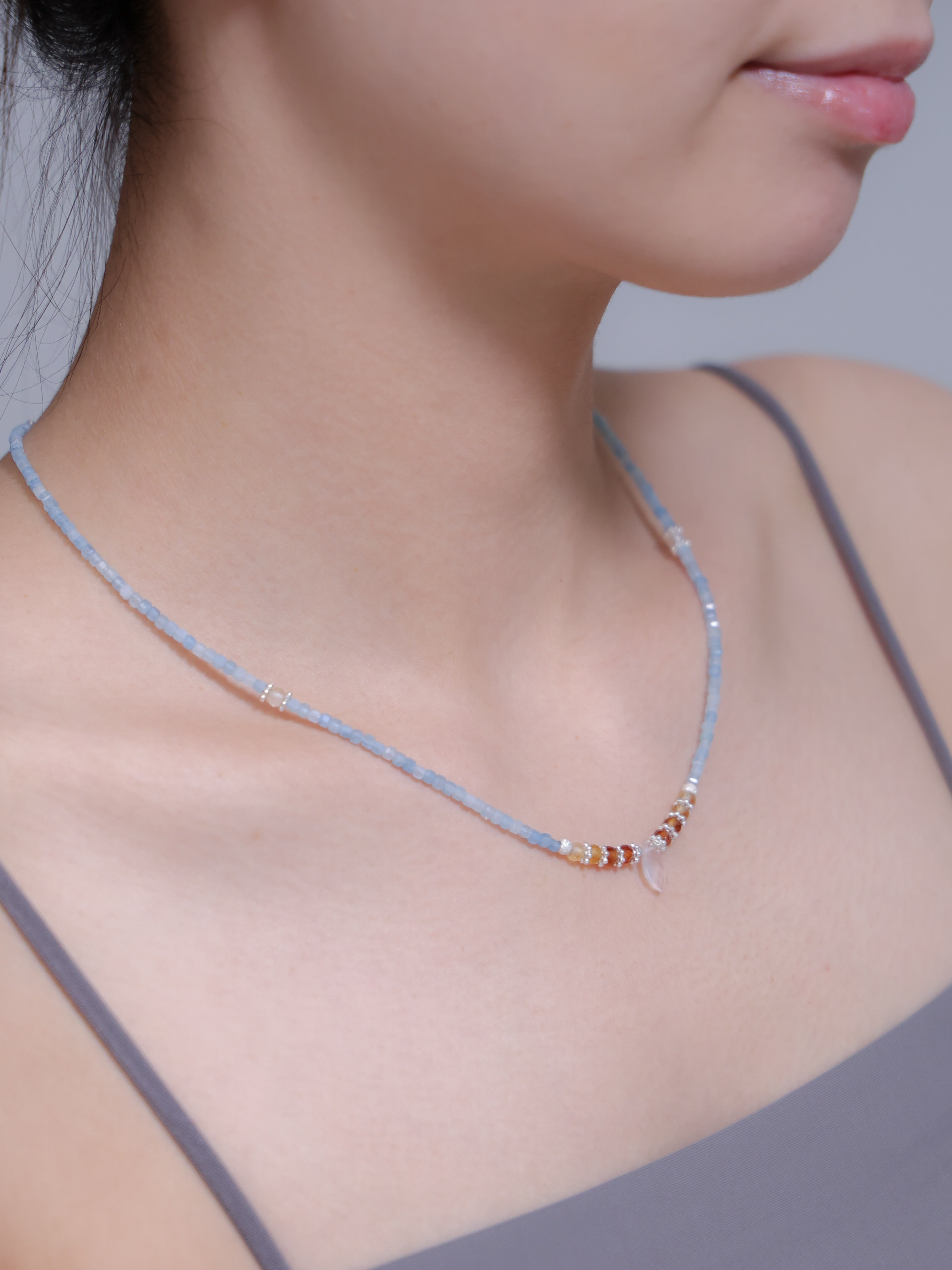 ネックレス 着用 鎖骨 ライン 綺麗め カジュアル