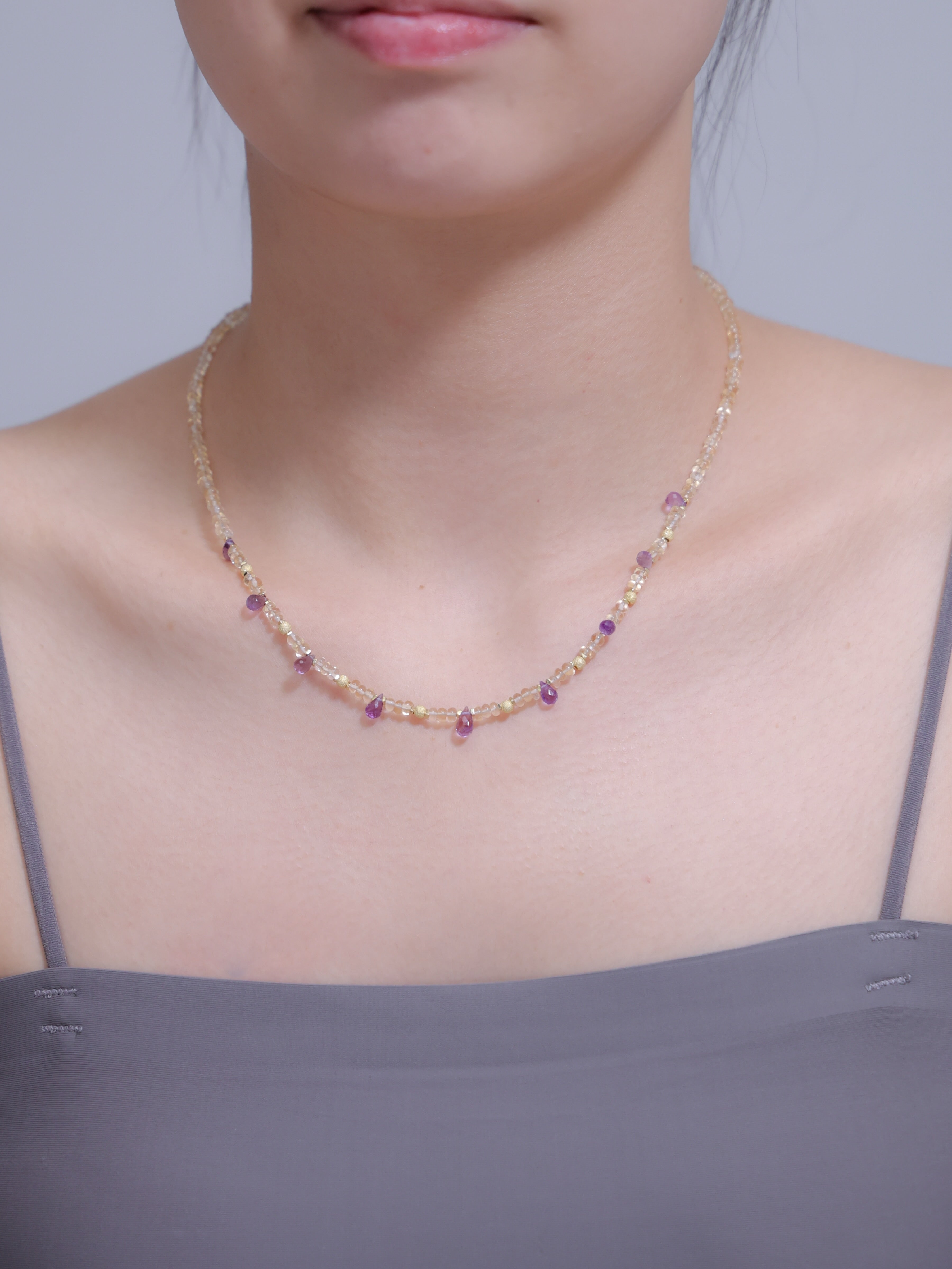 ネックレス 着用 正面 鎖骨 ライン 綺麗め デコルテ