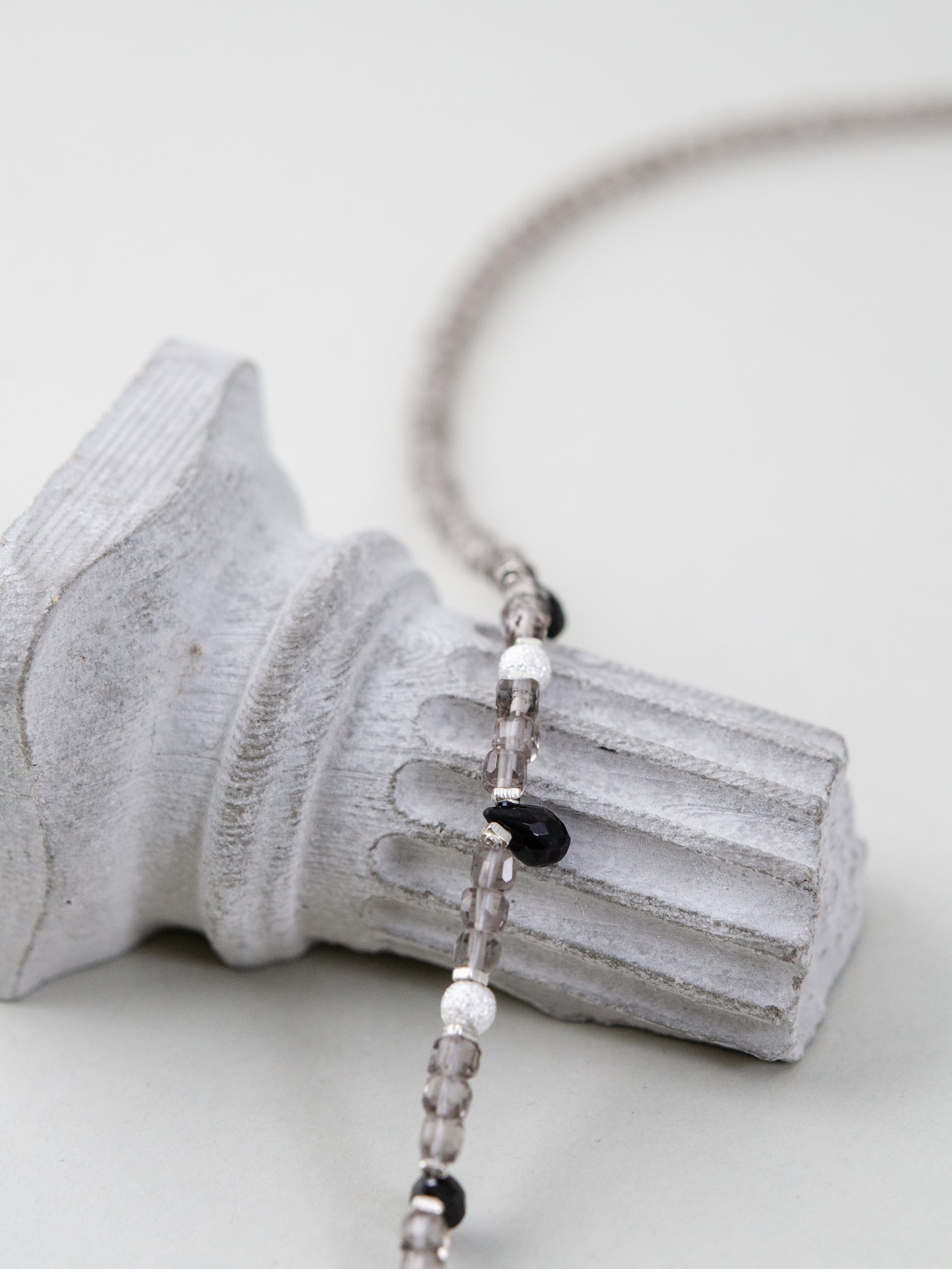 ネックレス 着用 正面 デイリー コーデ お出かけ