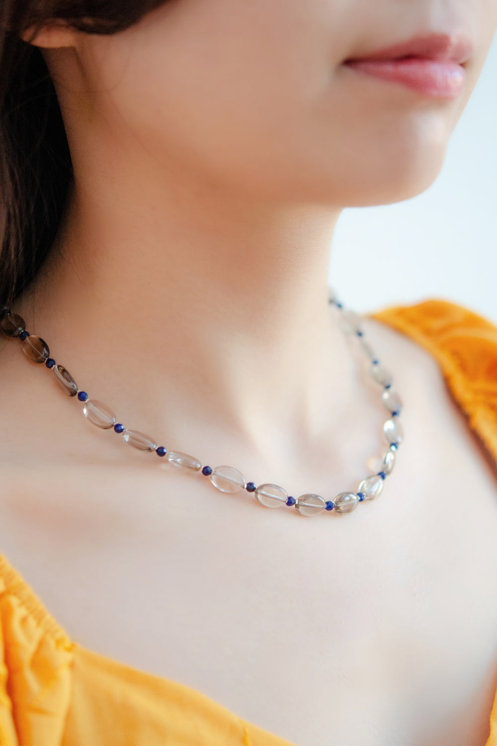 ネックレス 着用 リラックス 癒やし ヒーリング イメージ