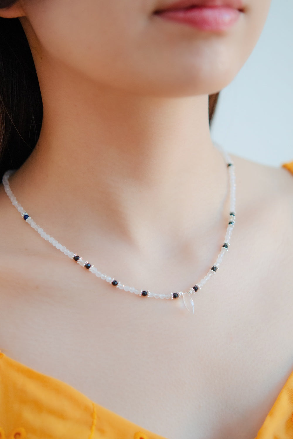 ネックレス 着用画像 イエロー トップス 差し色 夏 コーデ