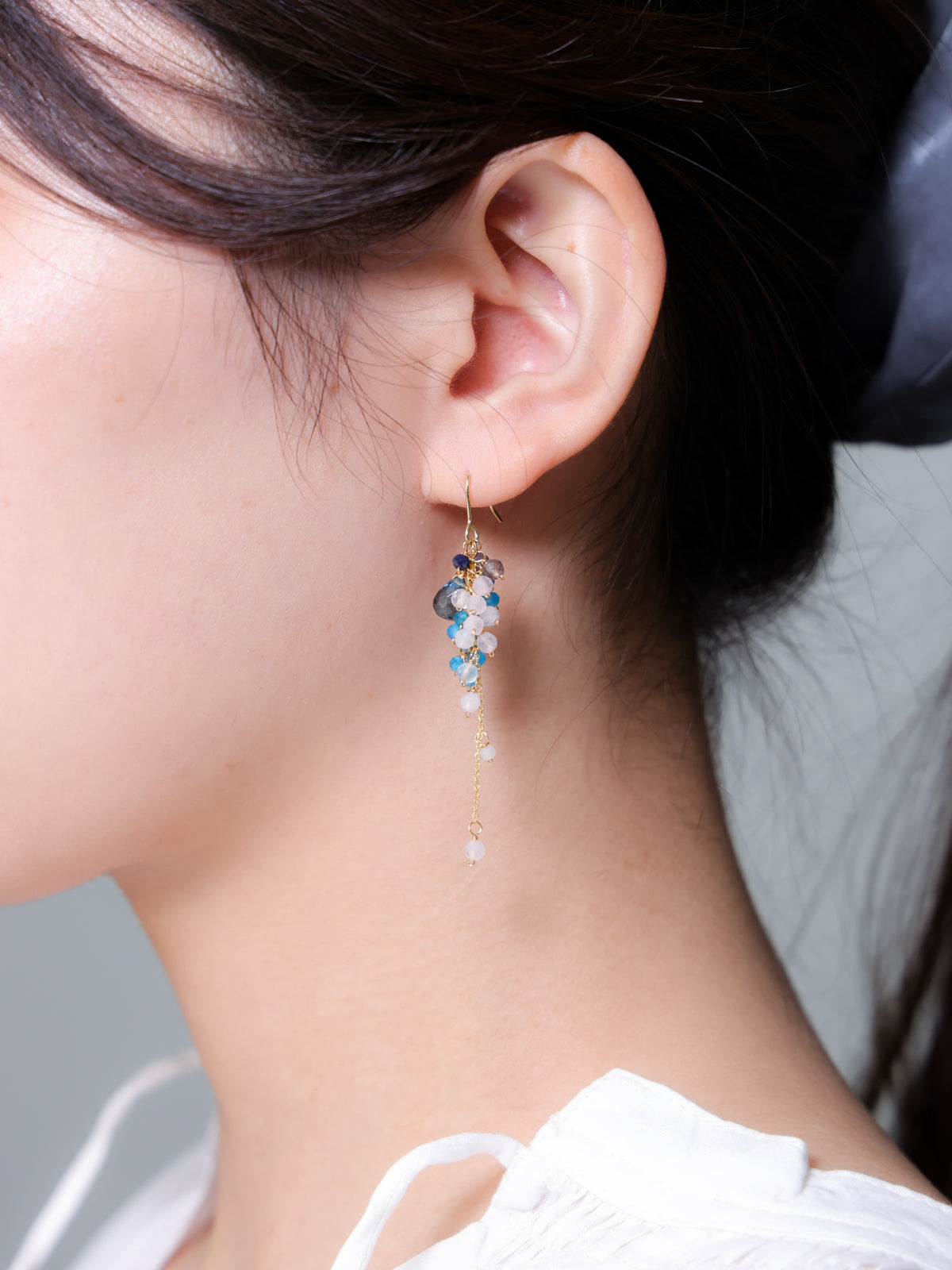 11月誕生石 ピアス プレゼント 着用 横顔 女性 ギフト