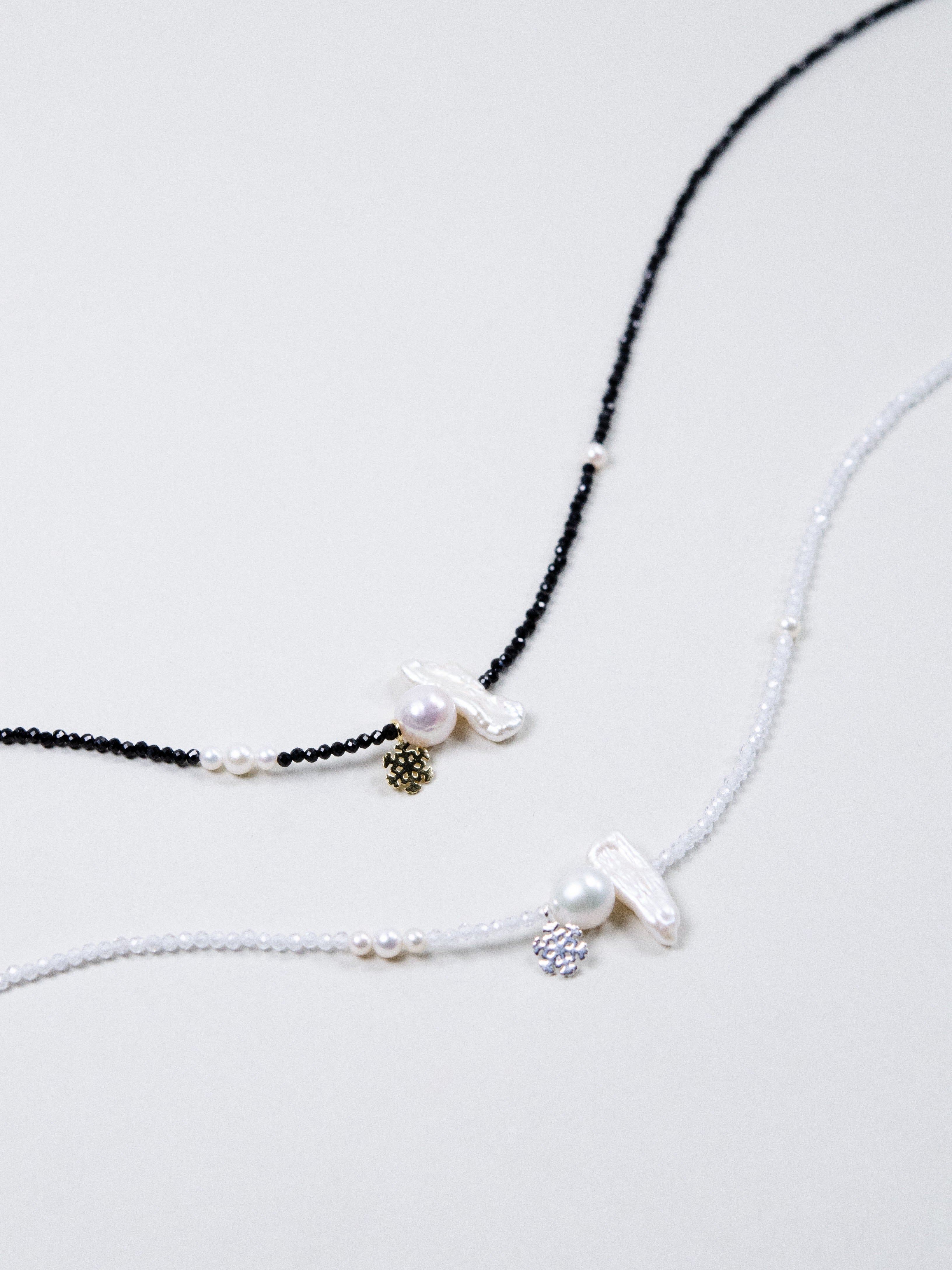 オブシディアン 淡水パール ネックレス 雪の結晶チャーム 拡大 黒