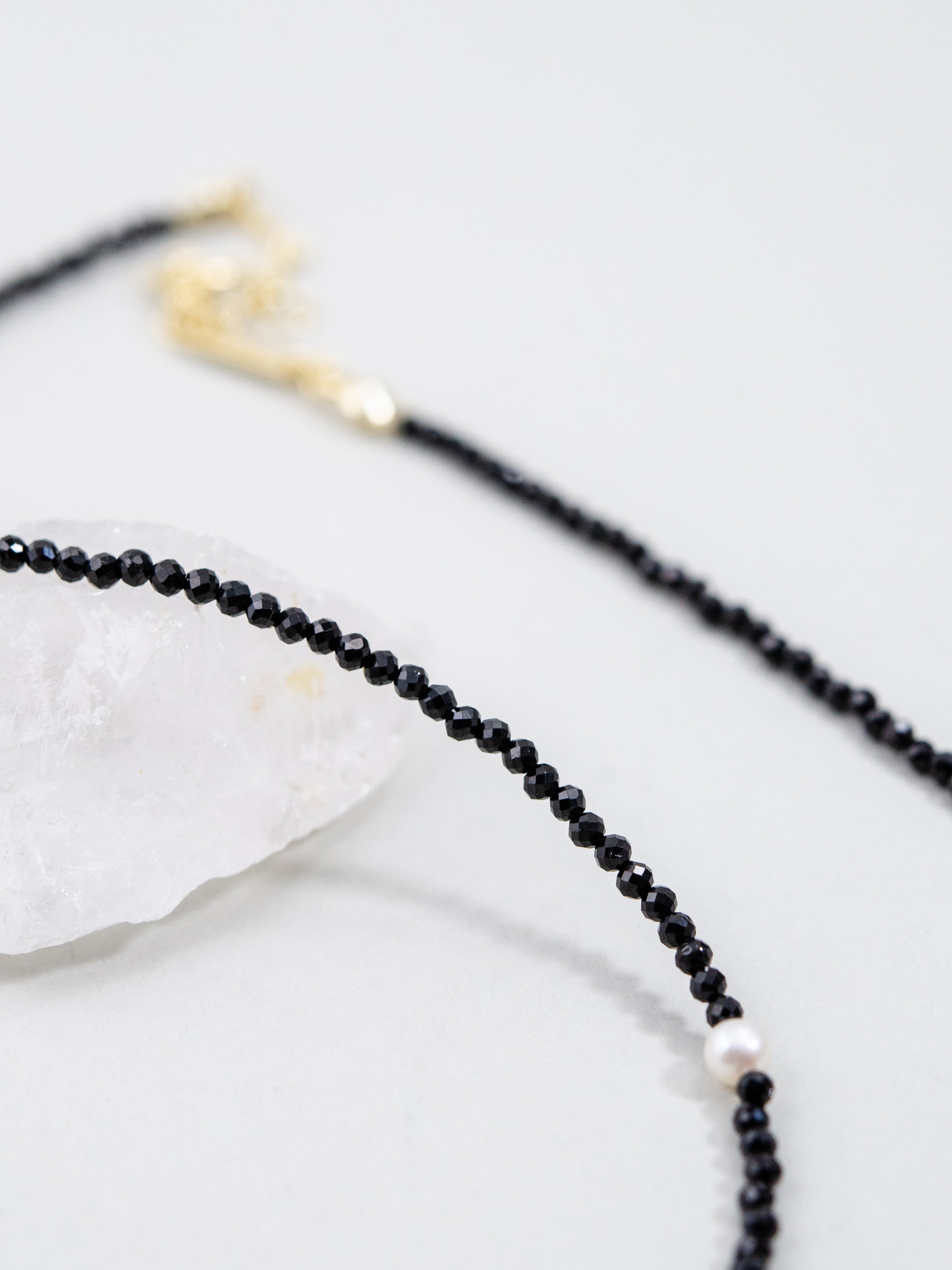 オブシディアン 天然石 チェーン ディテール 黒の輝き