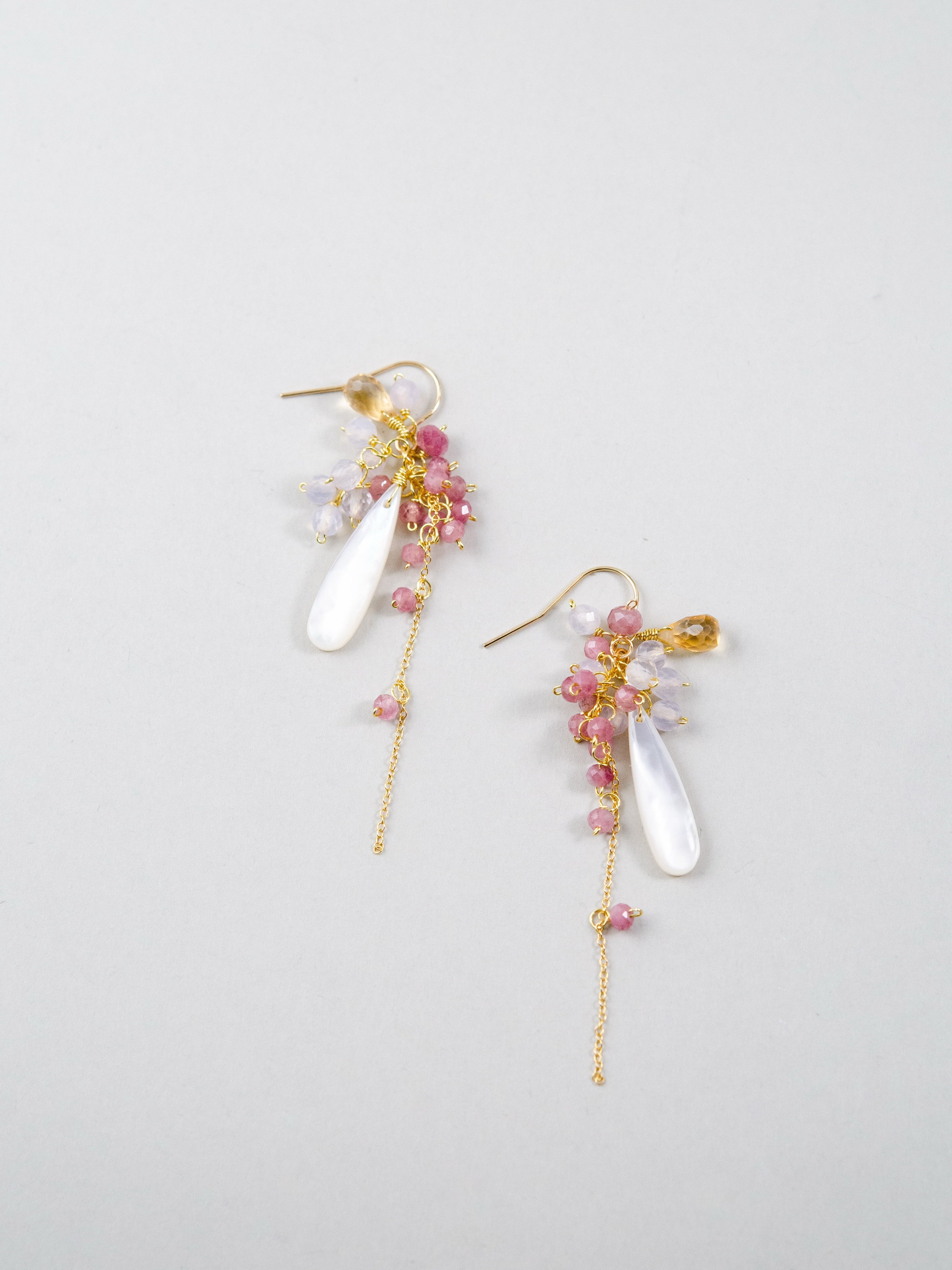 10月誕生石 ピアス プレゼント おすすめ 白蝶貝 ペア