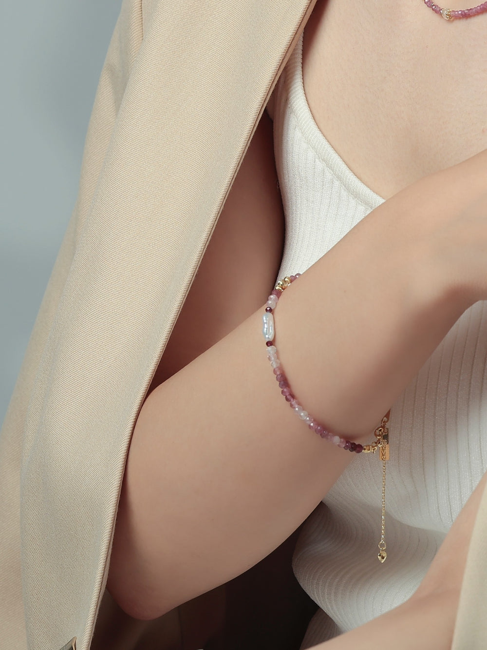 オフィス コーデ アクセサリー ブレスレット ジャケット きれいめ