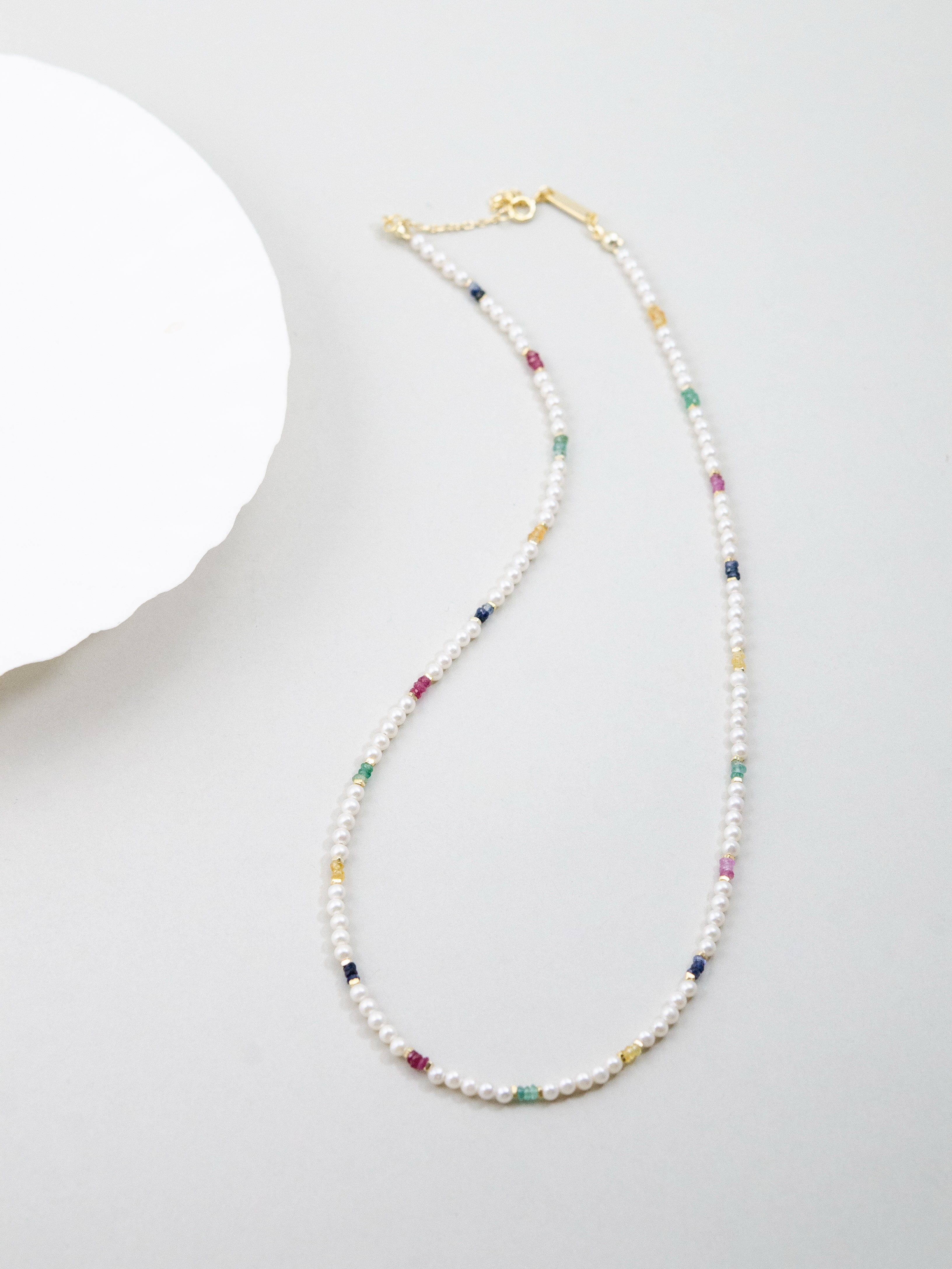 淡水パール ネックレス 平置き 全体図 純白と彩りのコントラスト