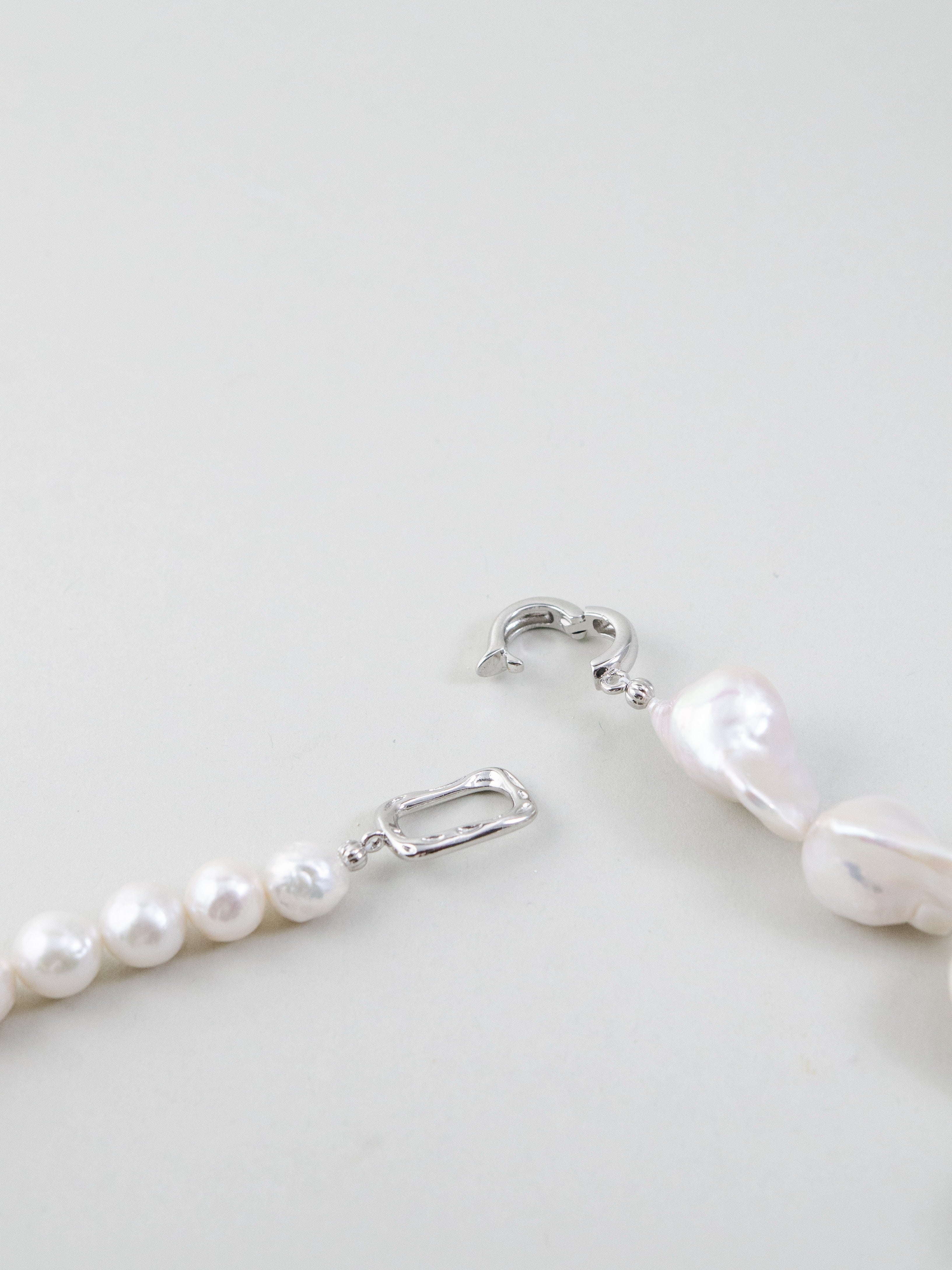 淡水パール ネックレス U字配置 フォーマルにもカジュアルにも合うデザイン