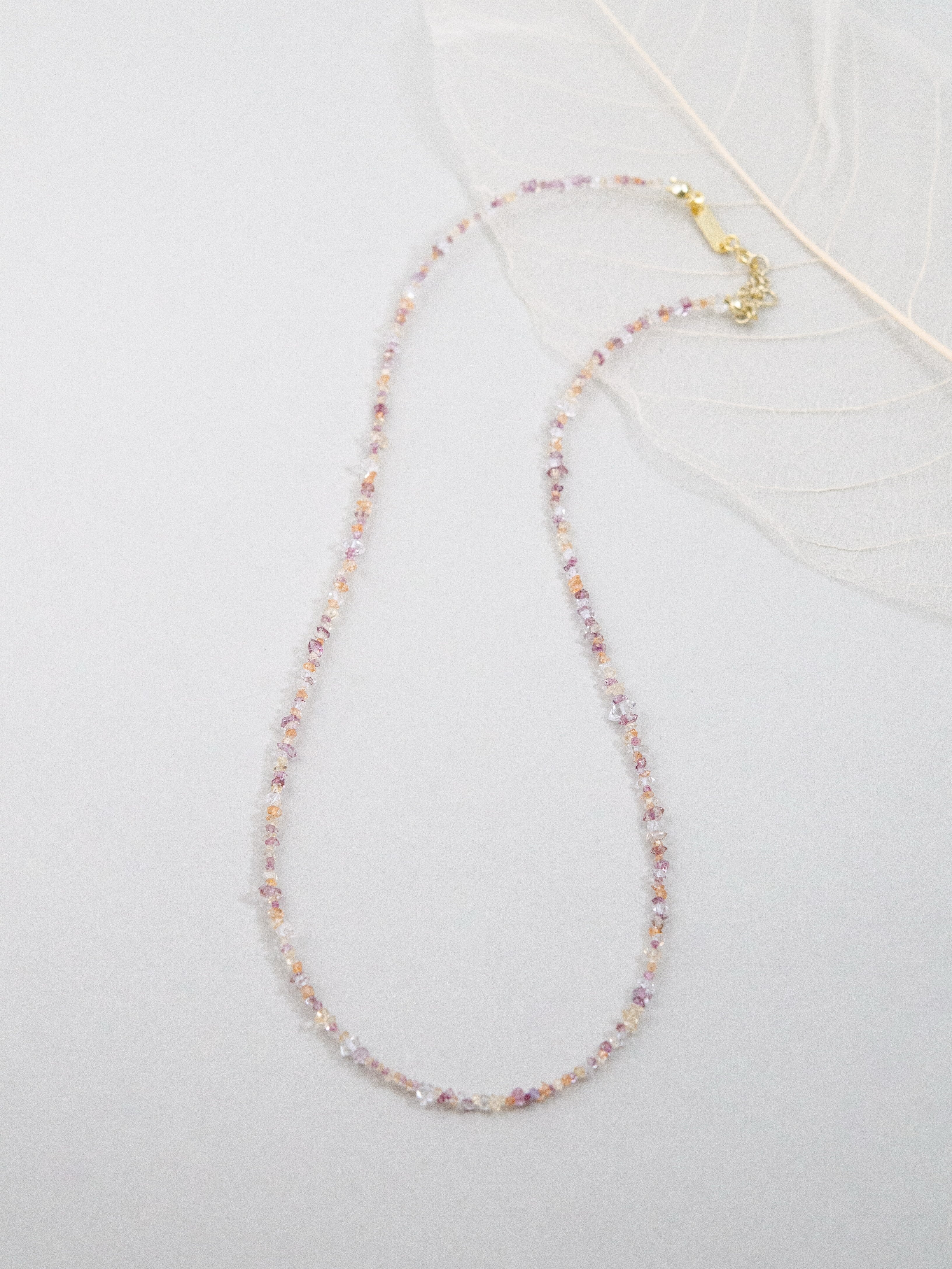 希少石フェナカイト着用 エレガントな装いと特別な波動