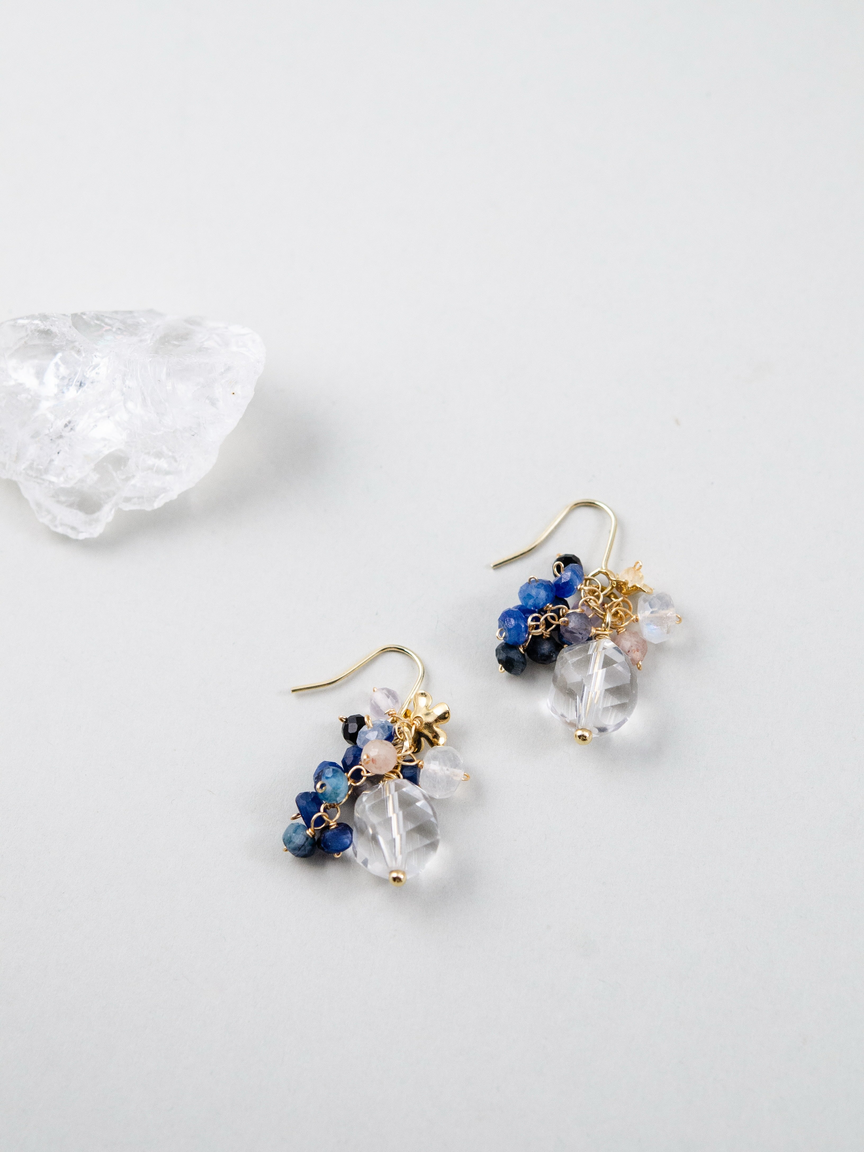 パワーストーン ピアス 置き画 水晶 クラスター 浄化 ディスプレイ