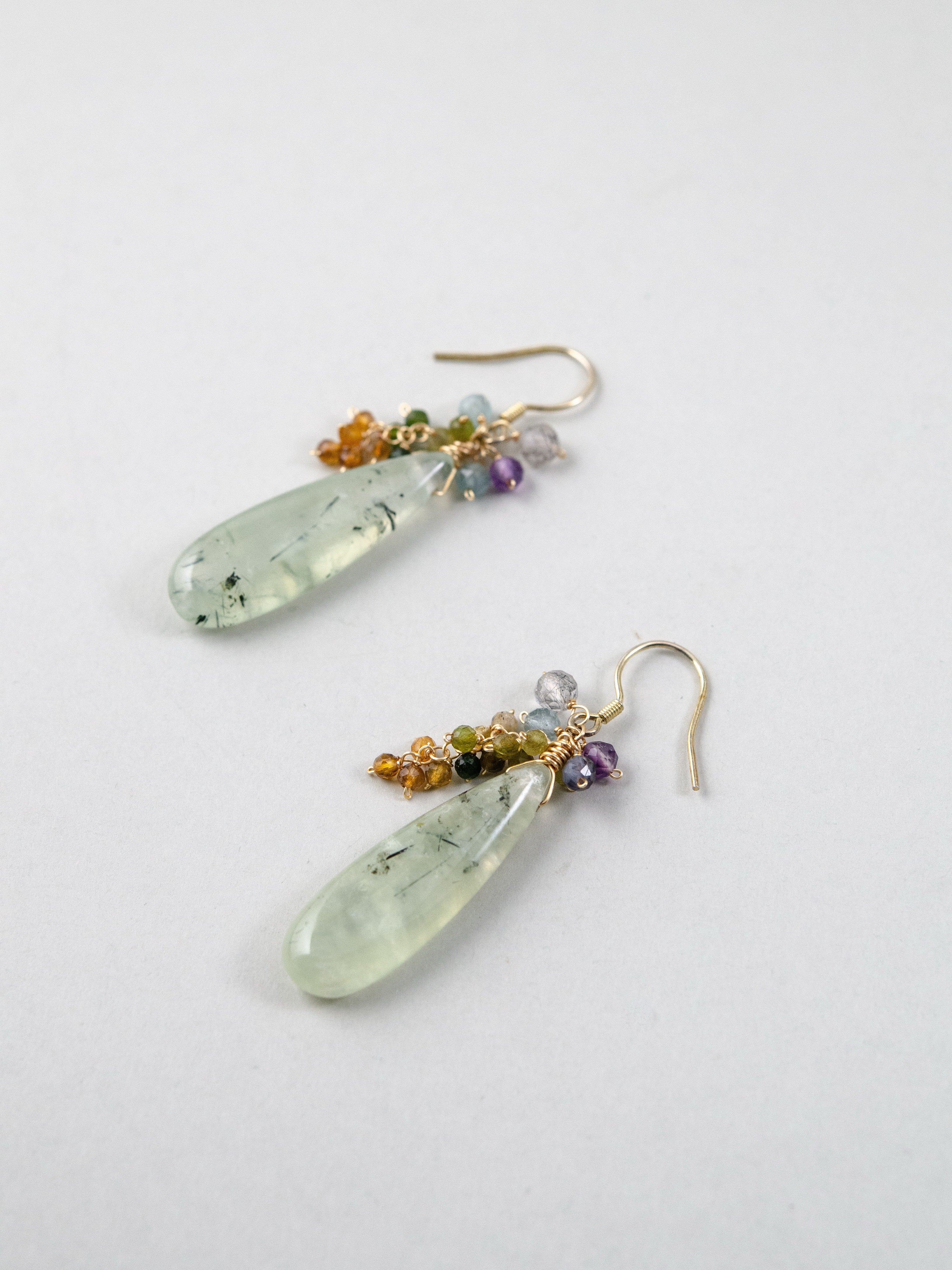 天然石ピアス 平置き プレナイトとトルマリンのペア画像 14kgf