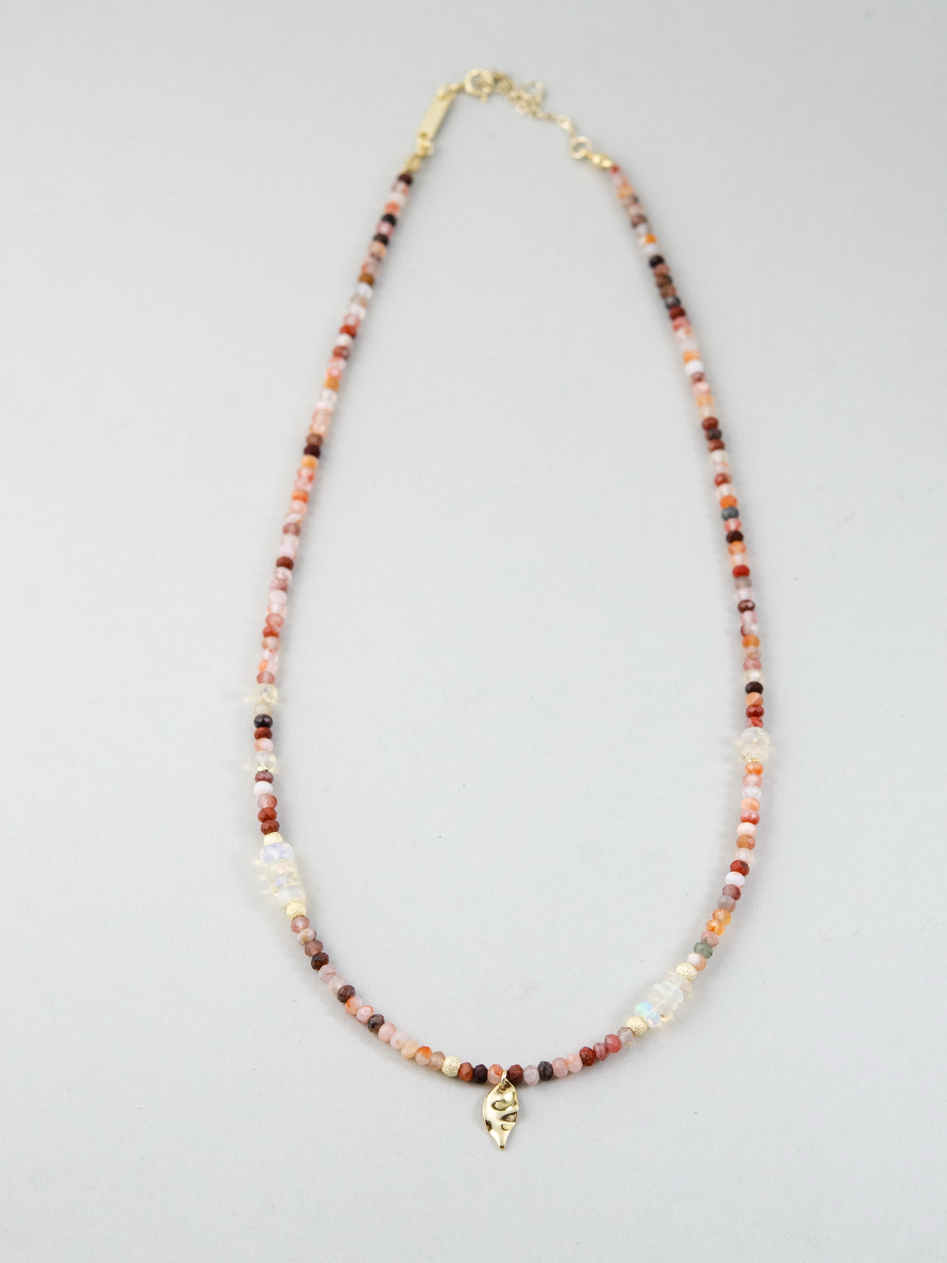 天然石ネックレス 平置き 全体図 SV925 K14GP ゴールド仕上げ