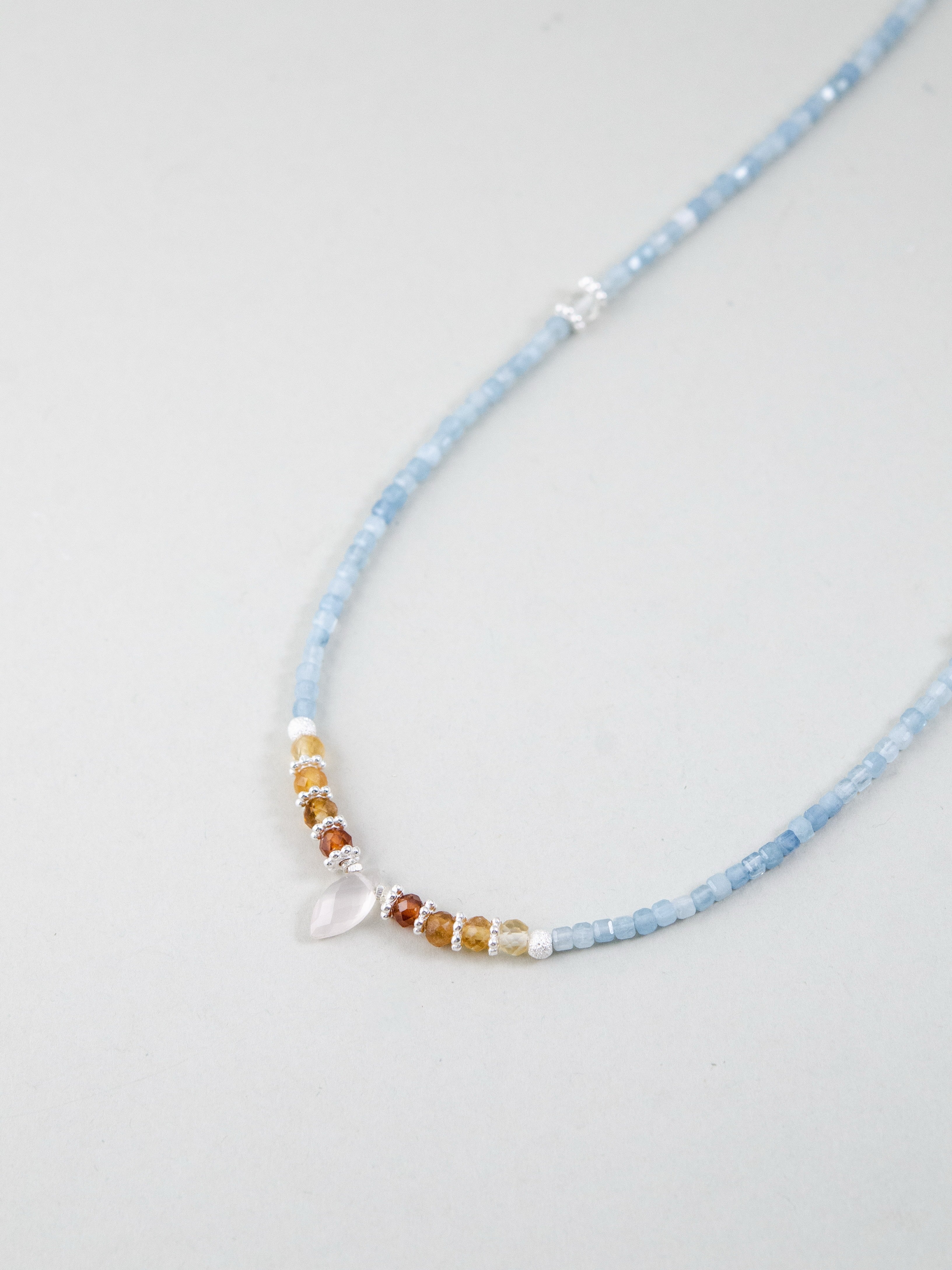 リゾートジュエリー ネックレス ディスプレイ おしゃれ 雰囲気