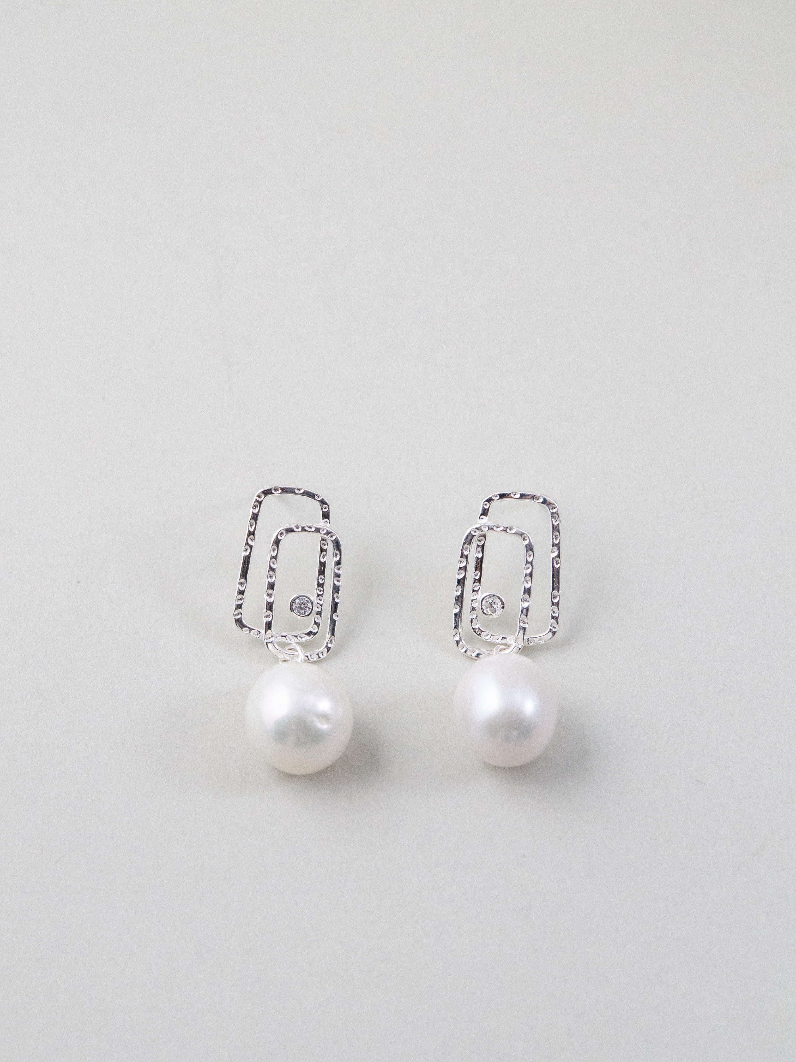 ロジウムコーティング シルバー ピアス 正面 透明感 真珠