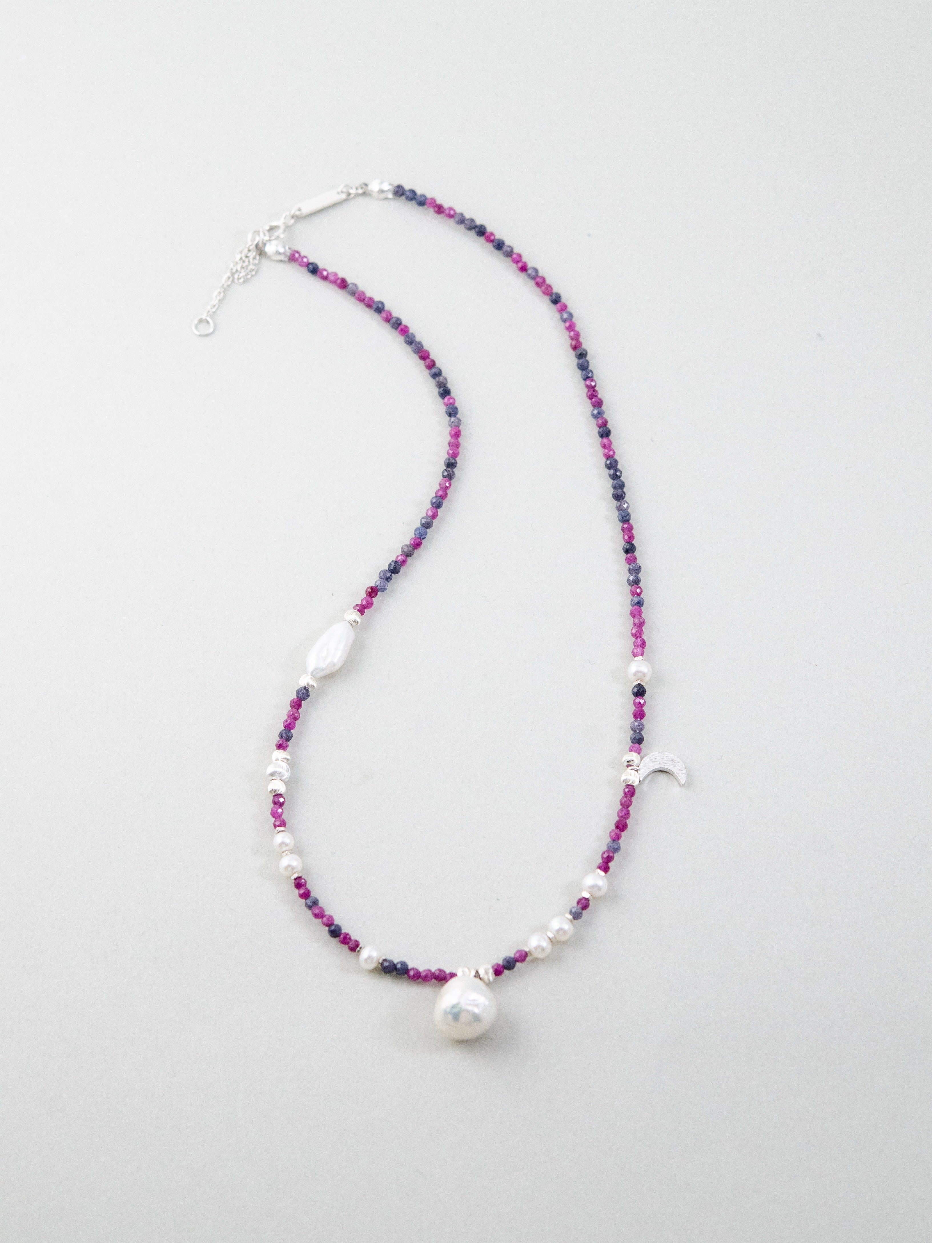 サファイア バロックパール ネックレス S字配置 動きのあるデザイン