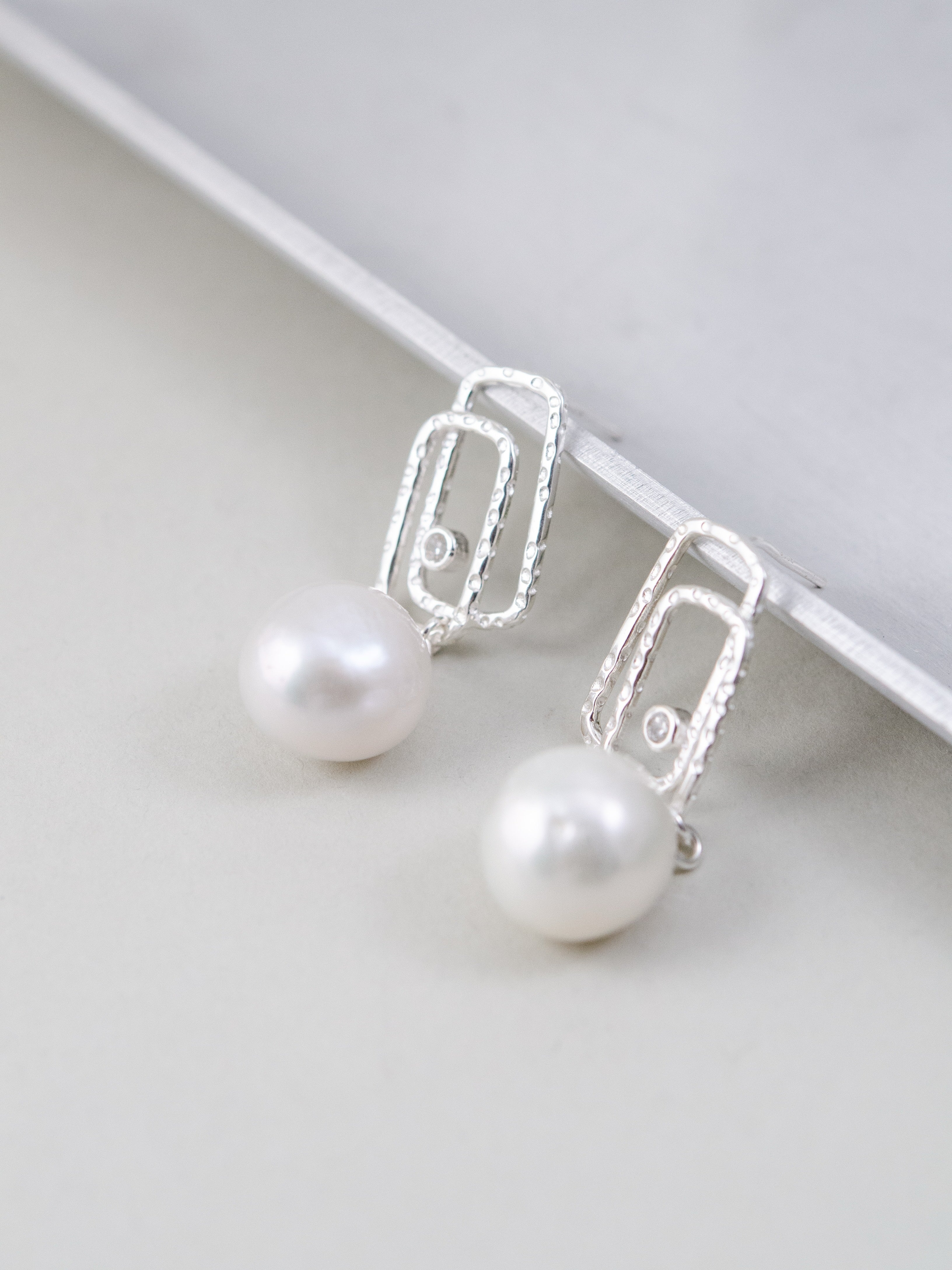 シルバー ピアス 置き画 クール 知的 印象 パワーストーン