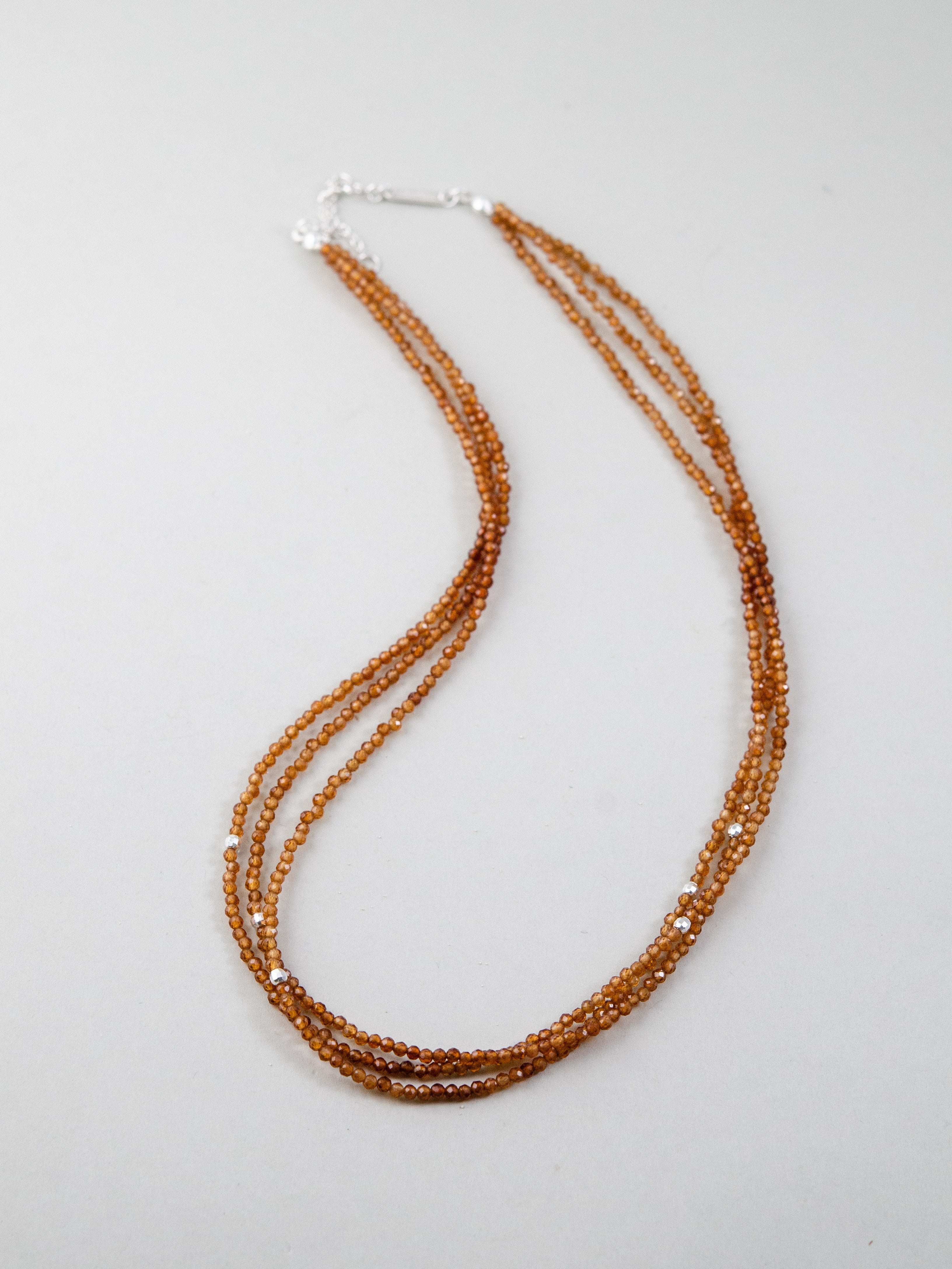 シンプル ガーネット ネックレス 置き画 全体 1月誕生石 ギフト