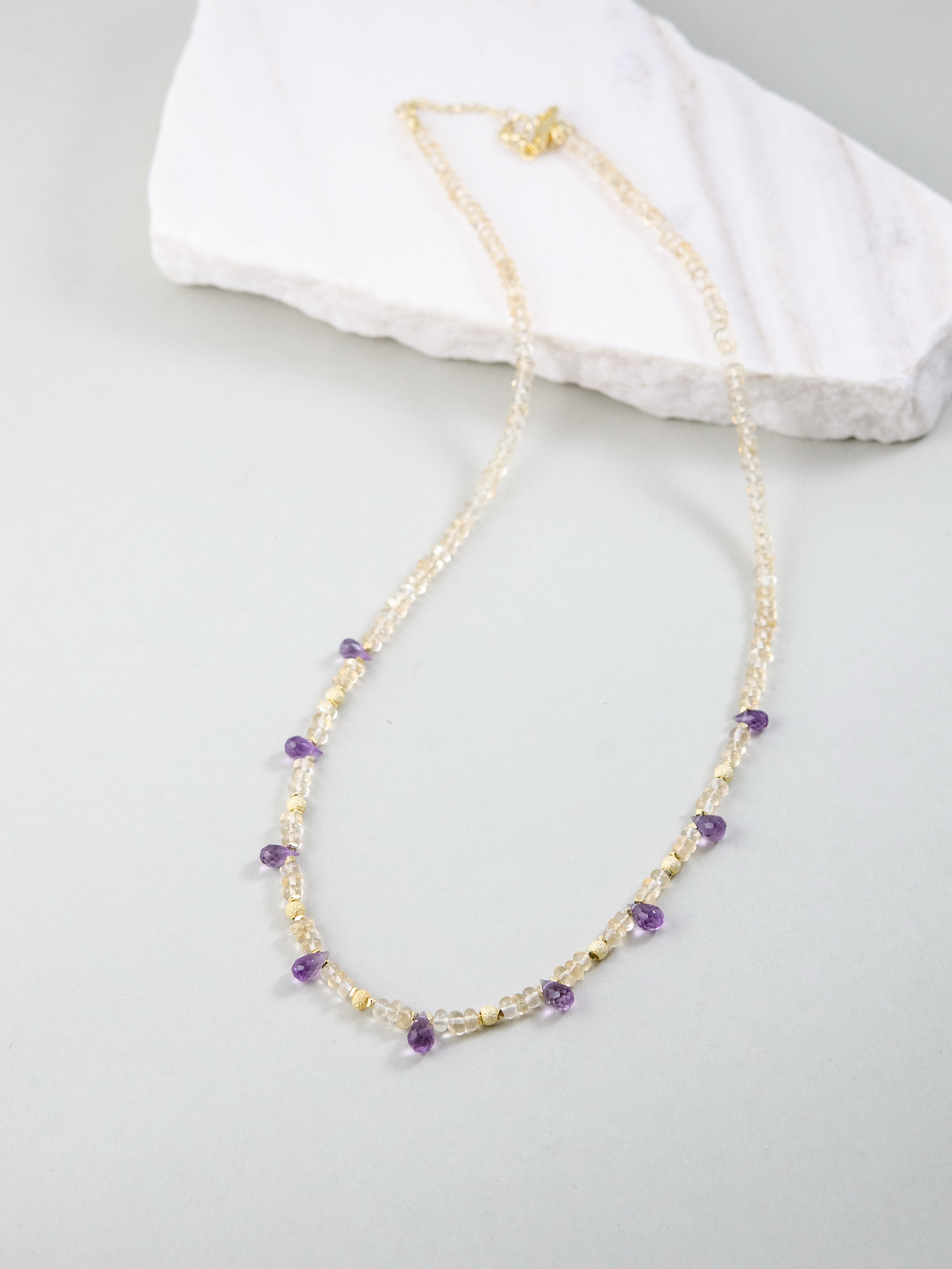 シンプル ネックレス 置き画 デザイン 2月誕生石 11月誕生石