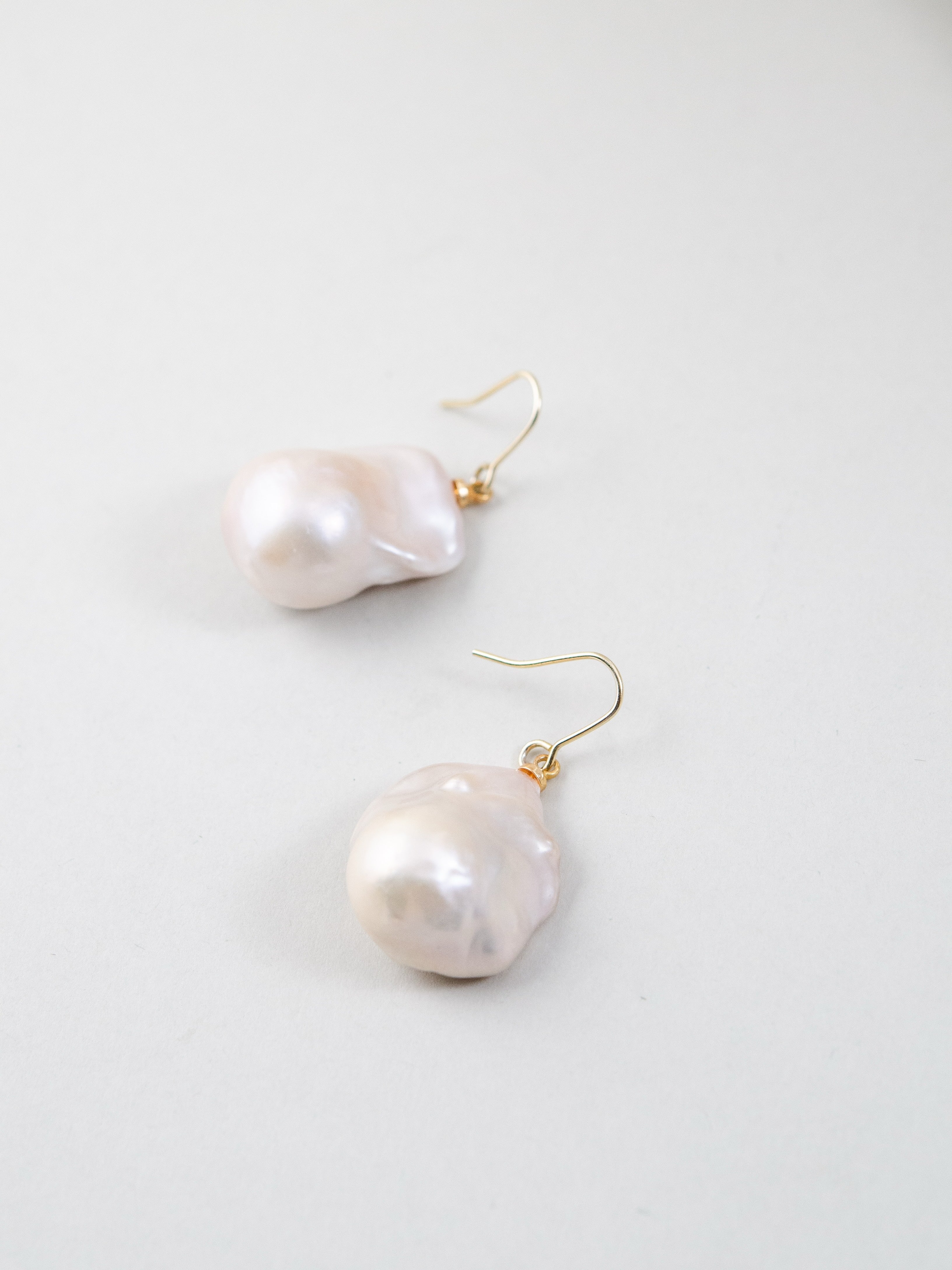 一粒パール ピアス ペア 置き画 天然石 自然な形