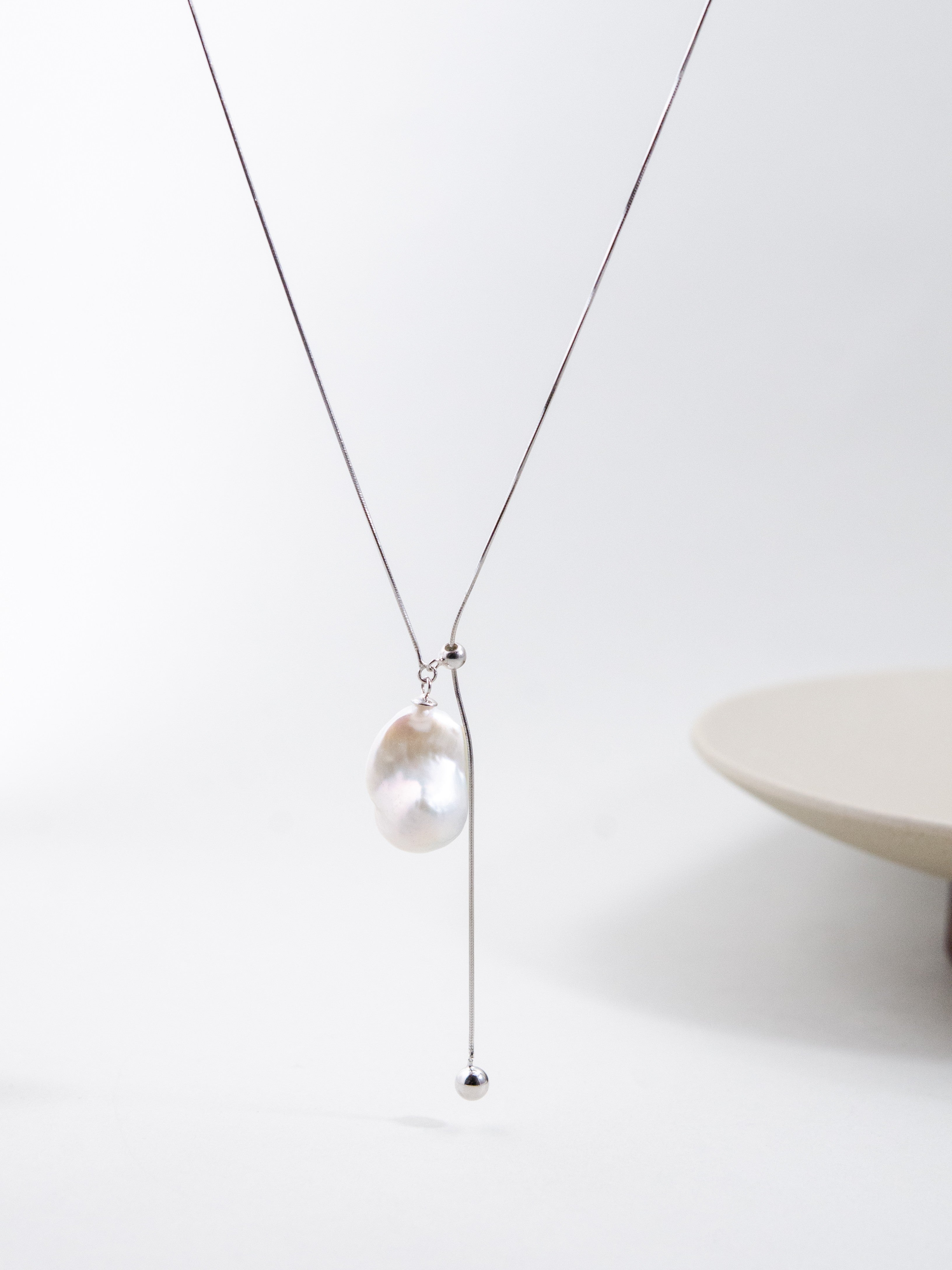 洗練されたメタル感 シルバーネックレス バロックパール 拡大