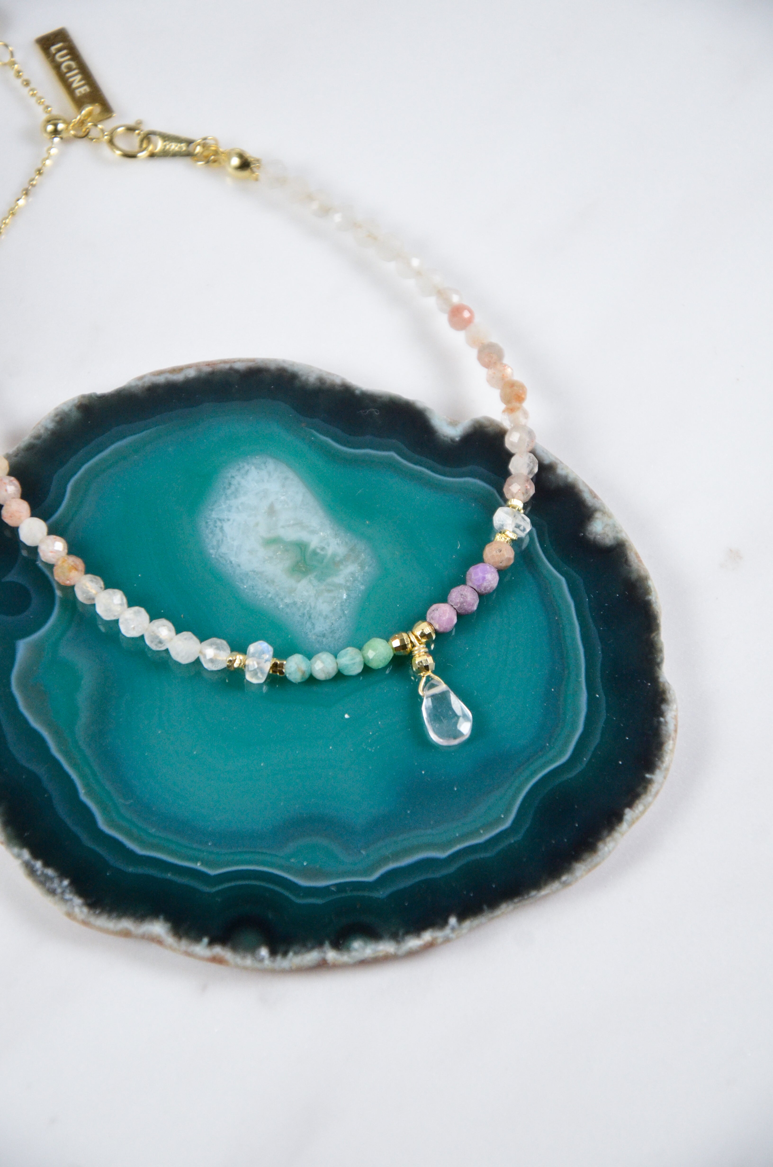 天然石ブレスレット スタイリング 瑪瑙プレートと朝焼けのようなパステルカラー