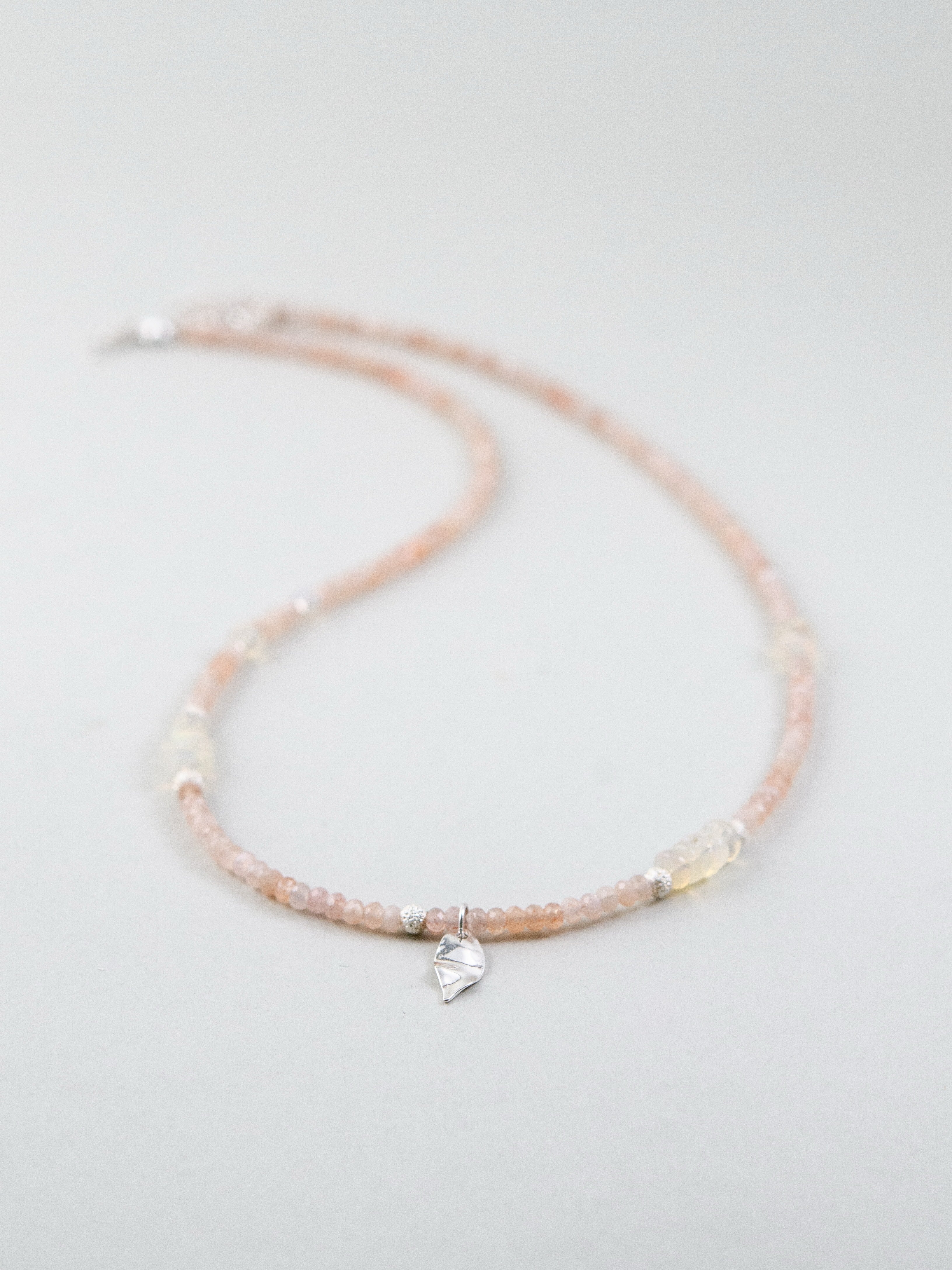 サンストーン オパール ネックレス 円形配置 全体図