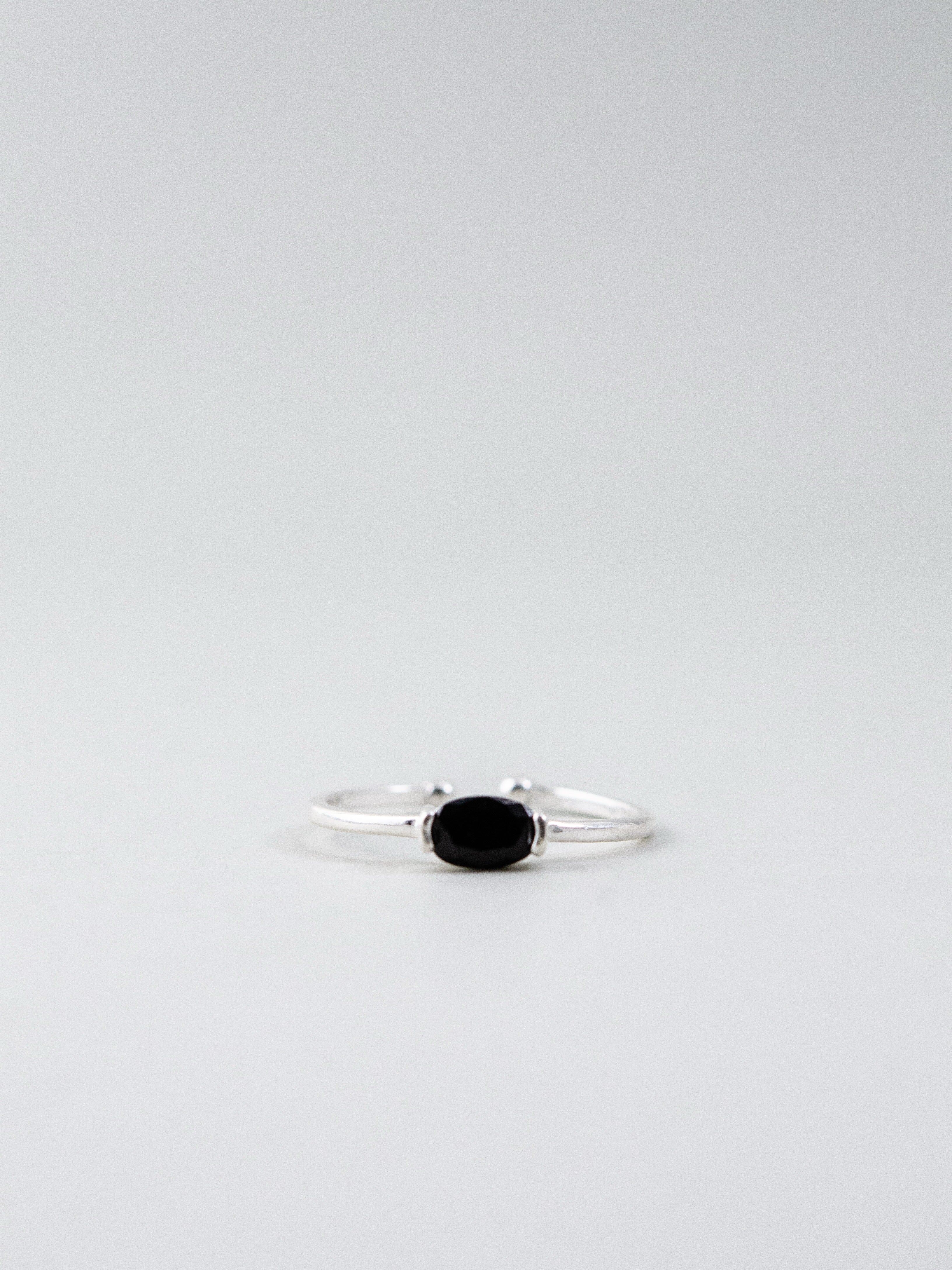 SV925 ブラックスピネルリング 商品単体 正面画像
