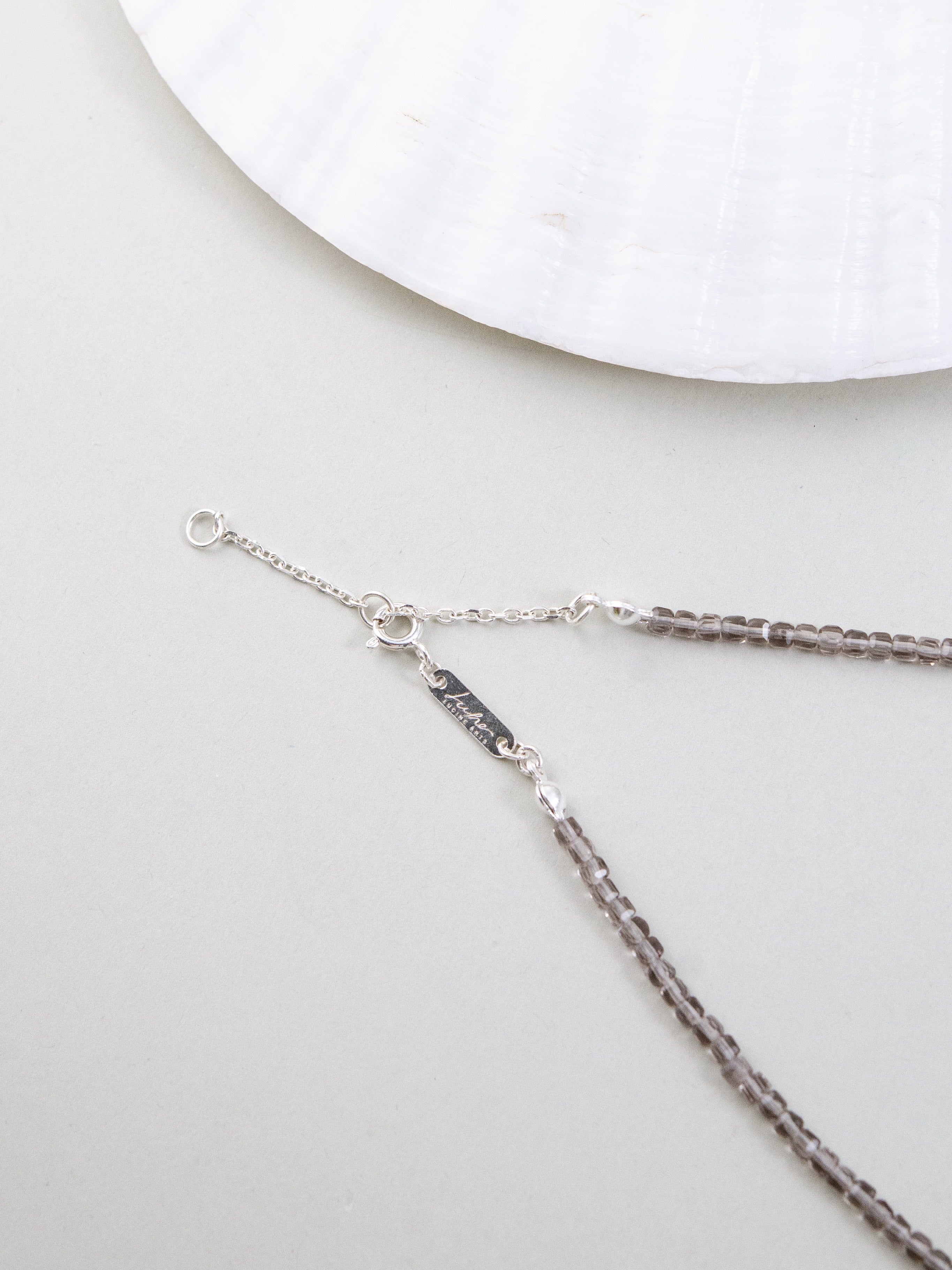 SV925製留め具とアジャスターチェーン詳細 調整可能な長さ