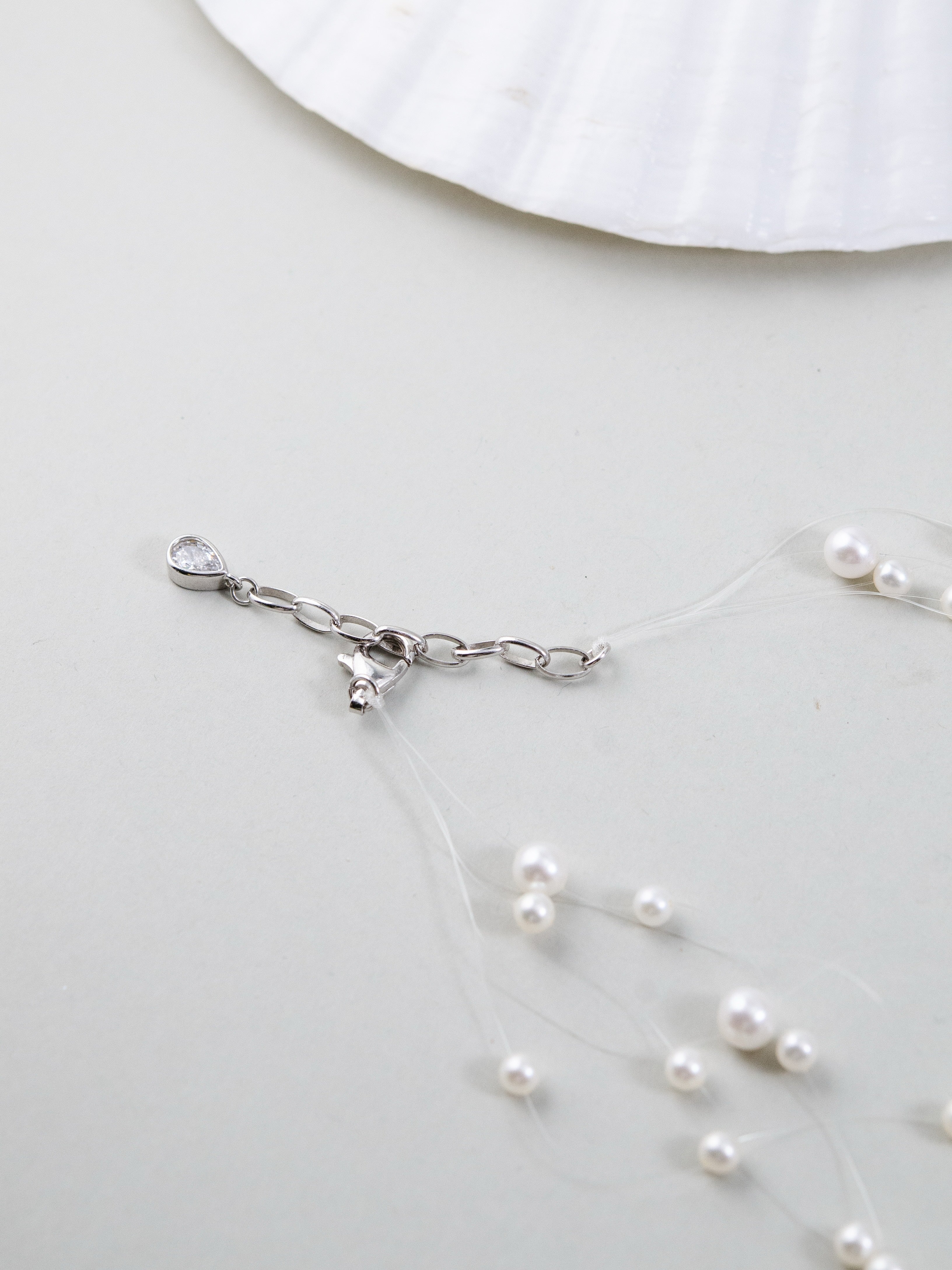 SV925製留め具ディテール シルバーパーツと透明テグス