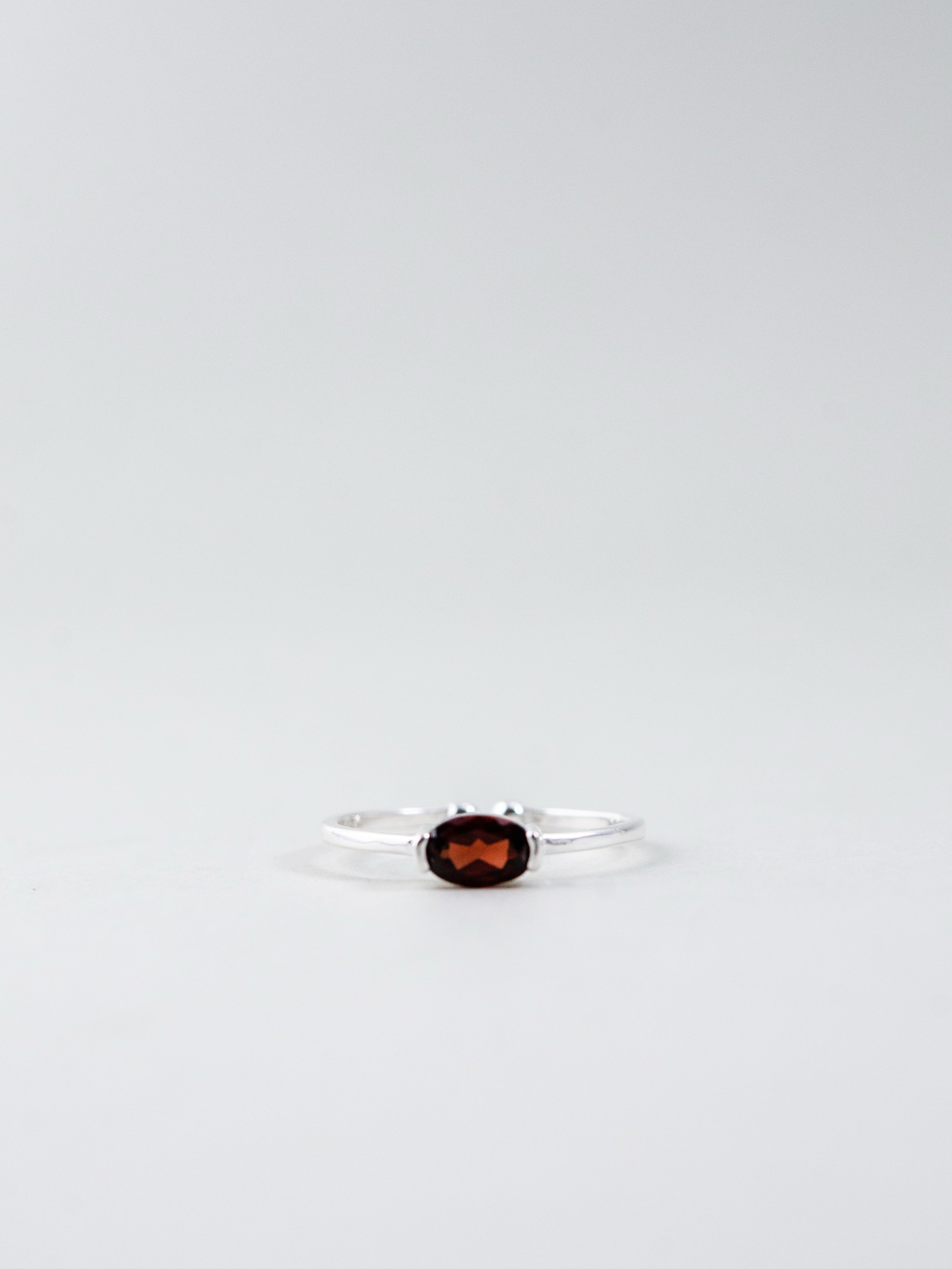 SV925 ガーネットリング 商品単体 正面画像