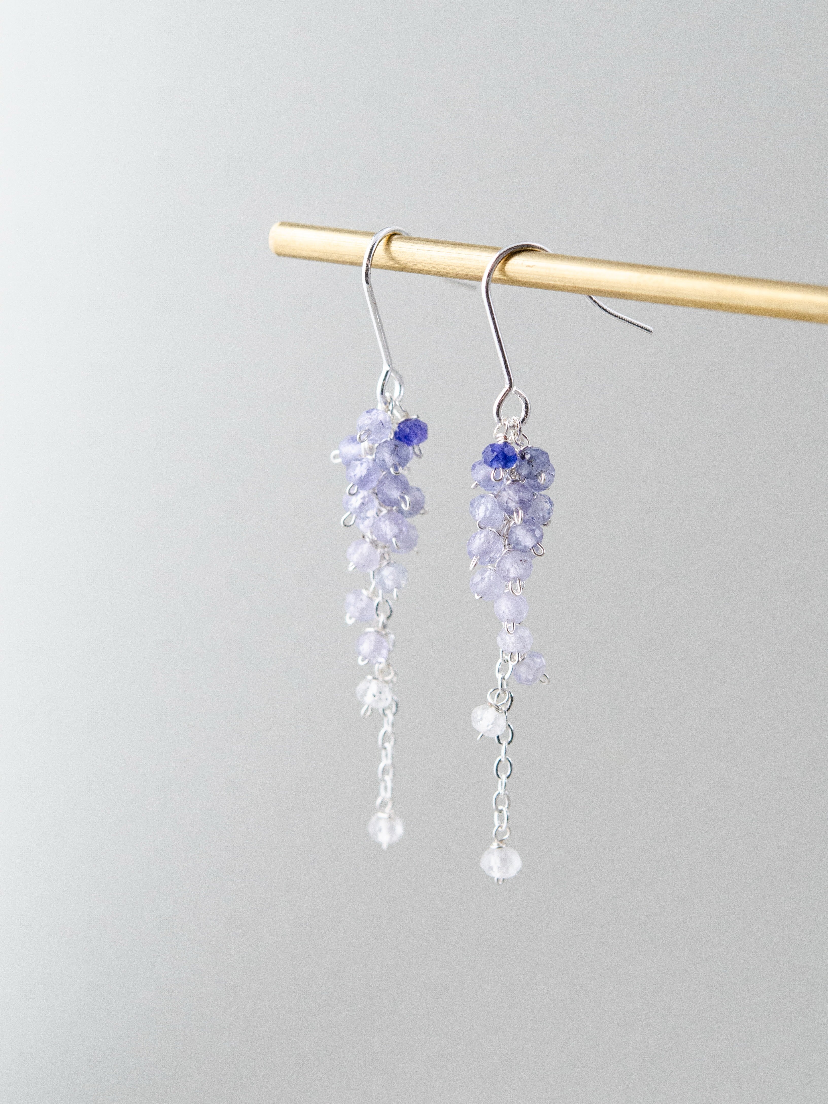 タンザナイト ピアス 黄昏のヴァイオレット メイン画像 夜空へ移ろう青紫の房 SV925