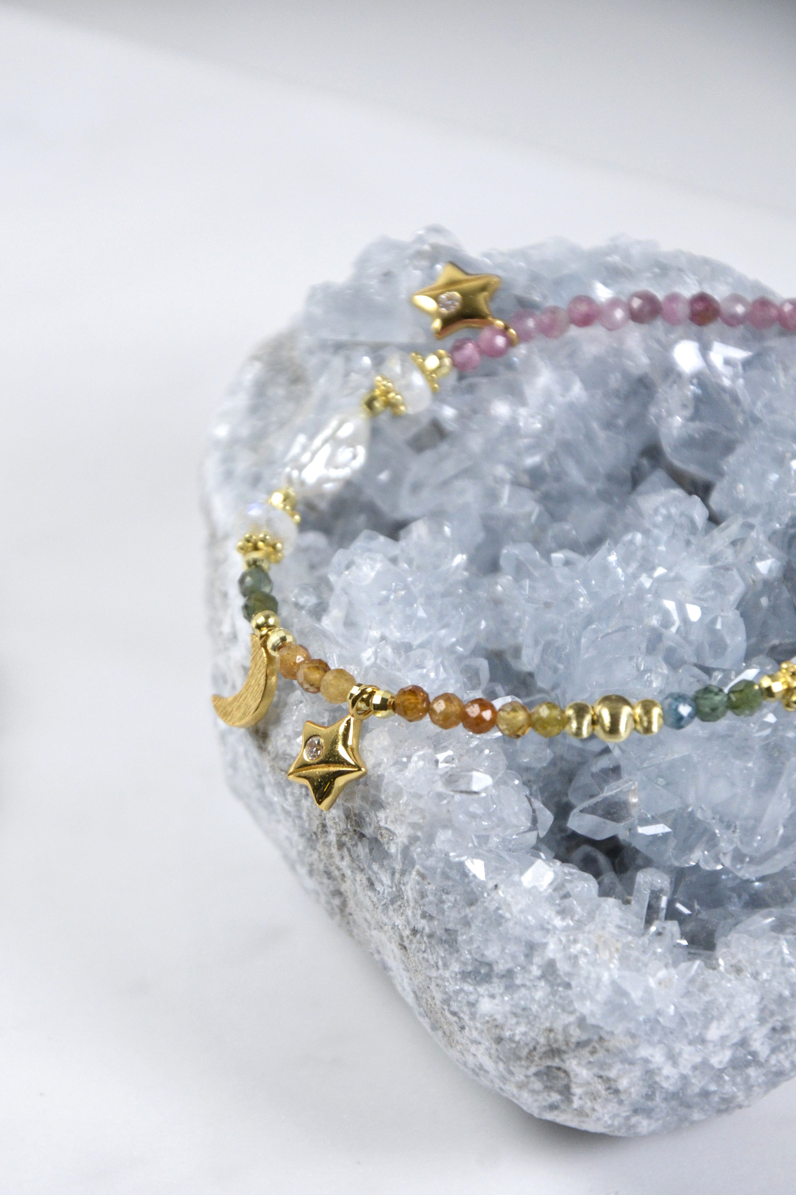 彩りの小宇宙 ブレスレット 詳細画像 星のチャームと多色天然石