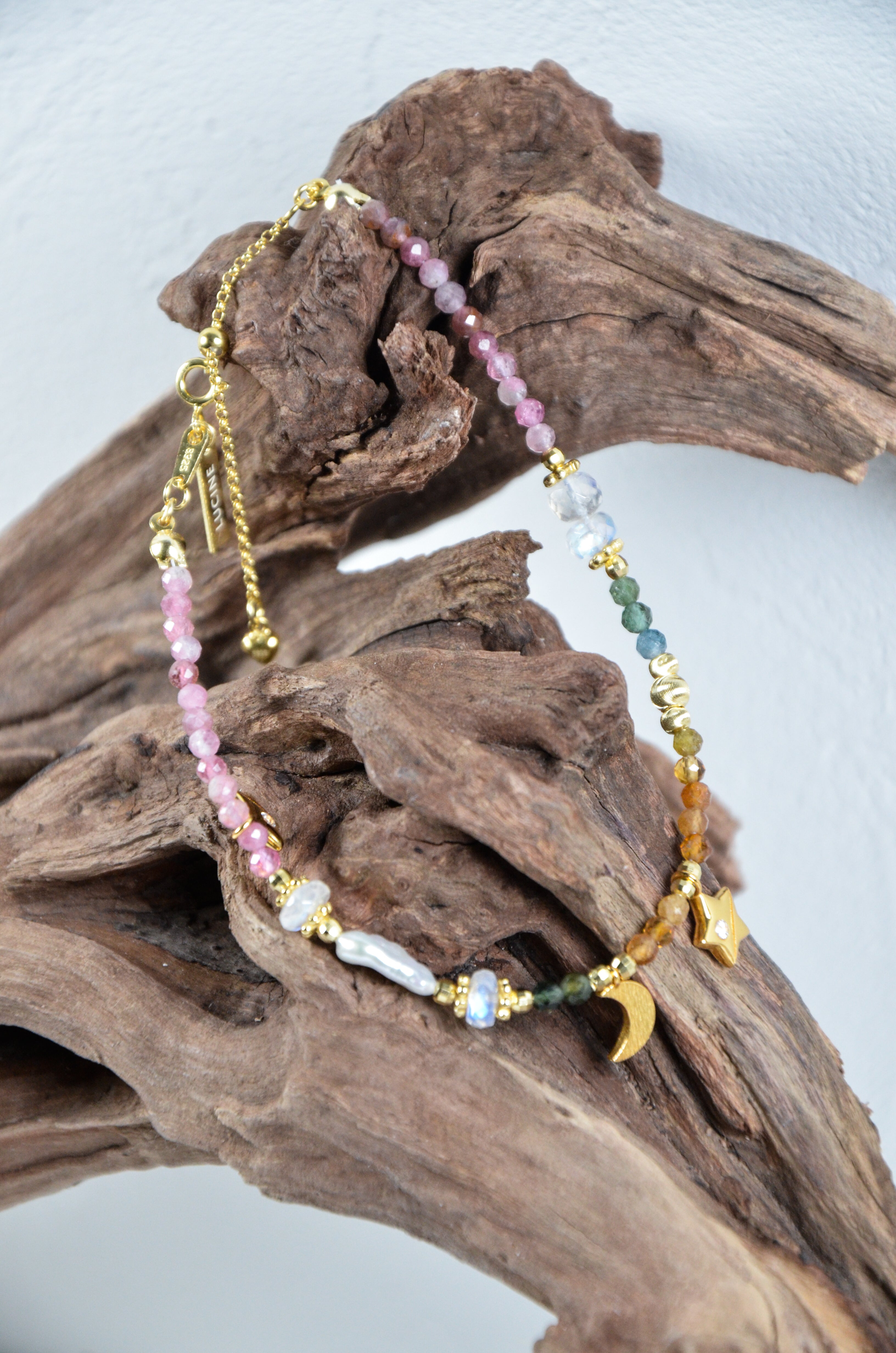 トルマリン ブレスレット 流木ディスプレイ 自然な雰囲気とゴールドの輝き