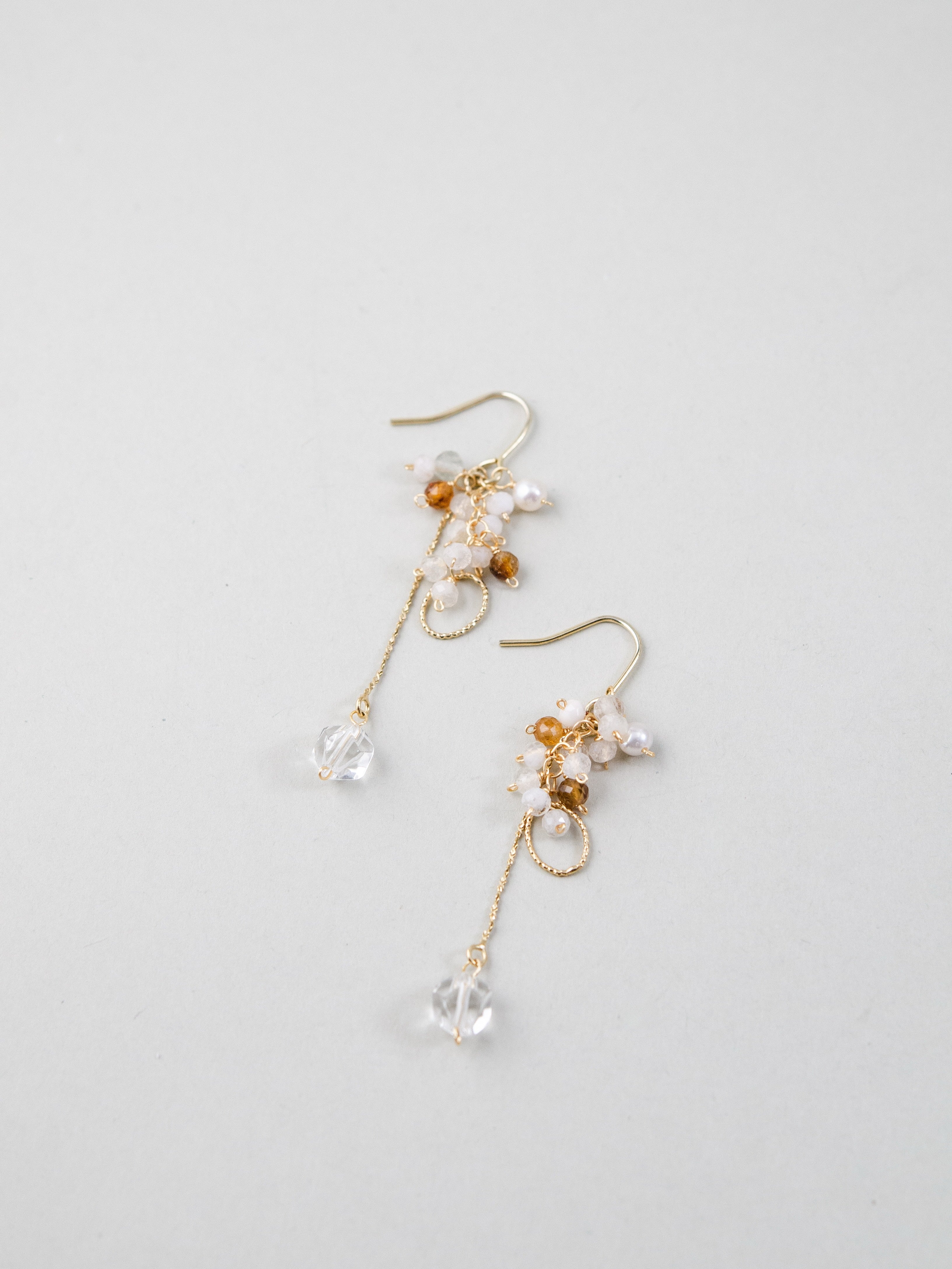 ゴールドのツイストバーとトルマリンの房 ピアス詳細画像