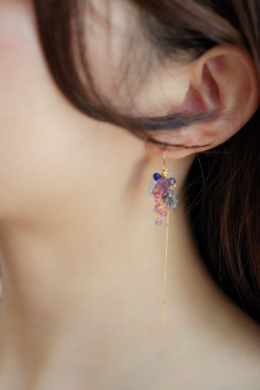 トルマリン ピアス 着用画像 横顔 華やか 夕暮れ色 フェミニン