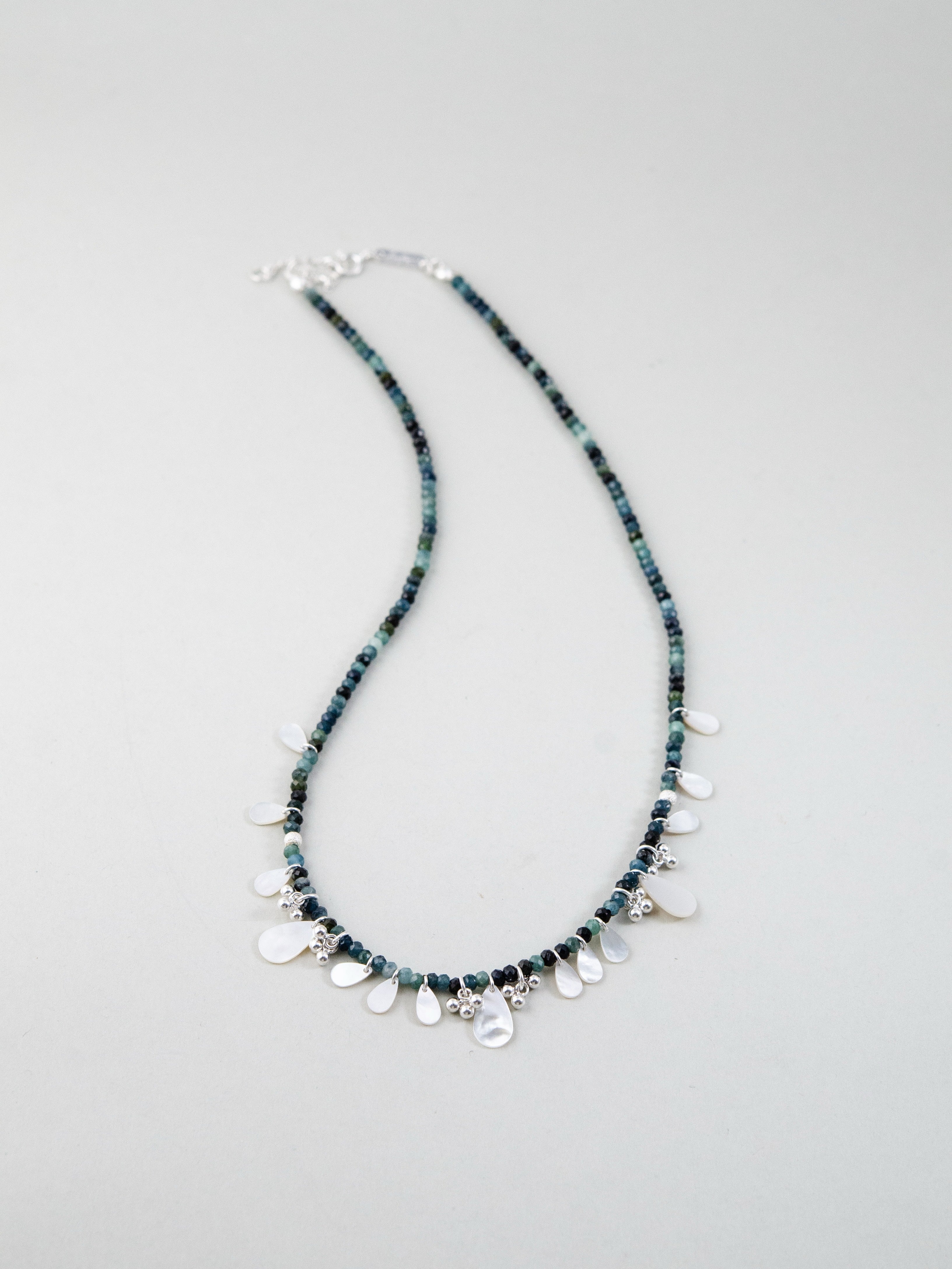 SV925 トルマリン 白蝶貝 ネックレス 平置き全体図