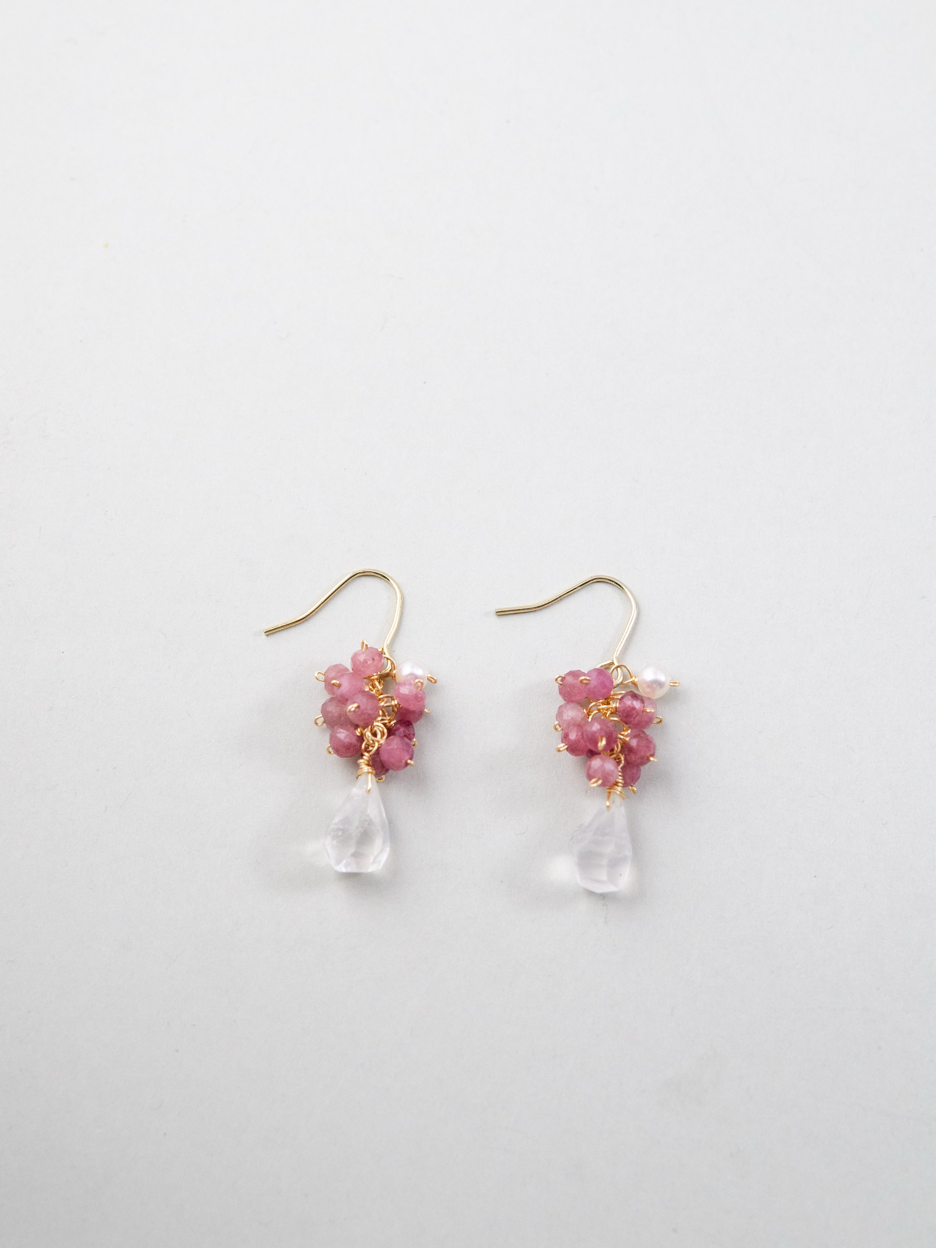 トルマリン ローズクォーツ ピアス 白背景 商品全体図 シンプル配置