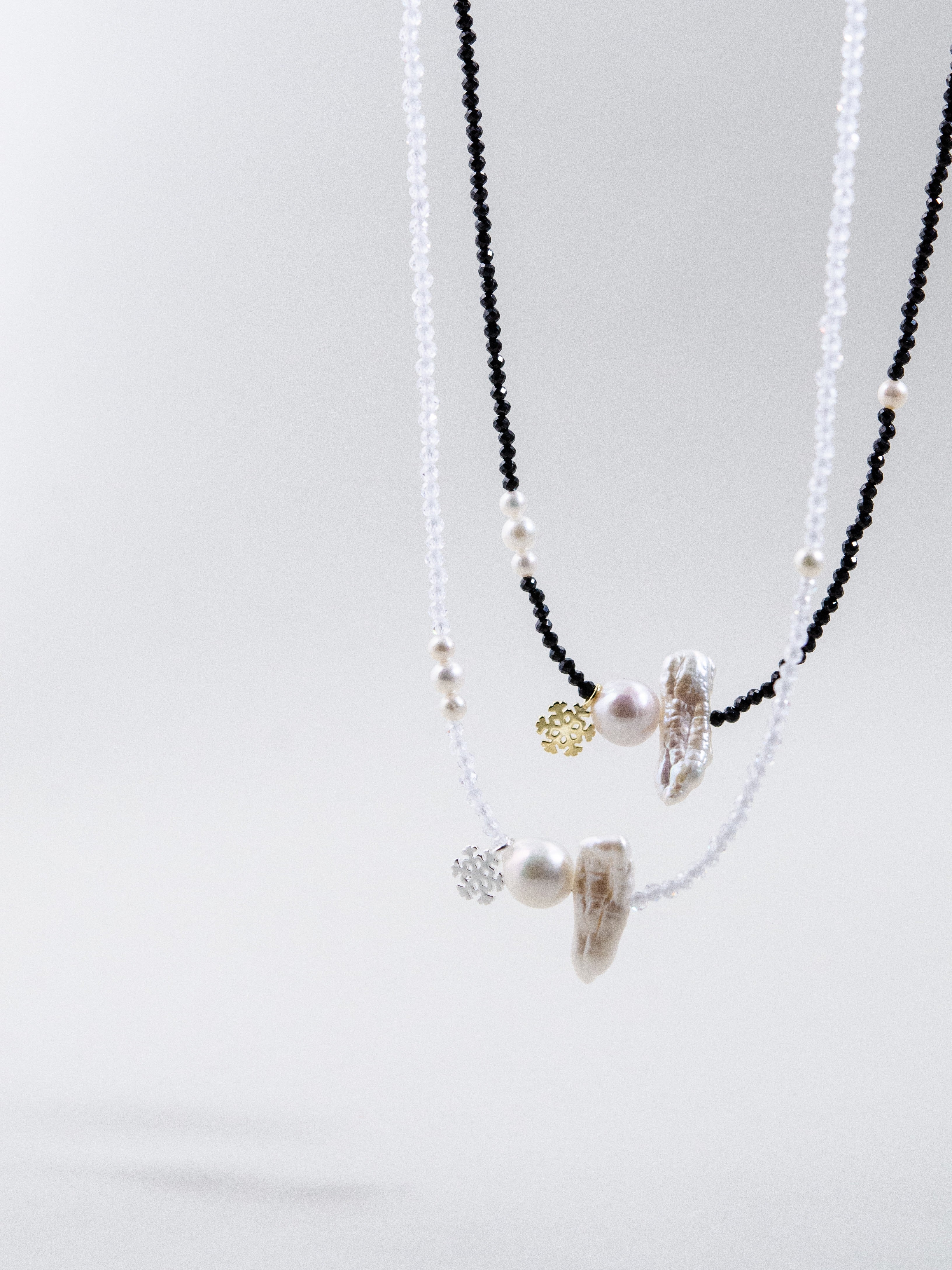 ホワイトクォーツ & オブシディアン ネックレス 2本セット 雪の結晶 フェザーパール 吊り画像